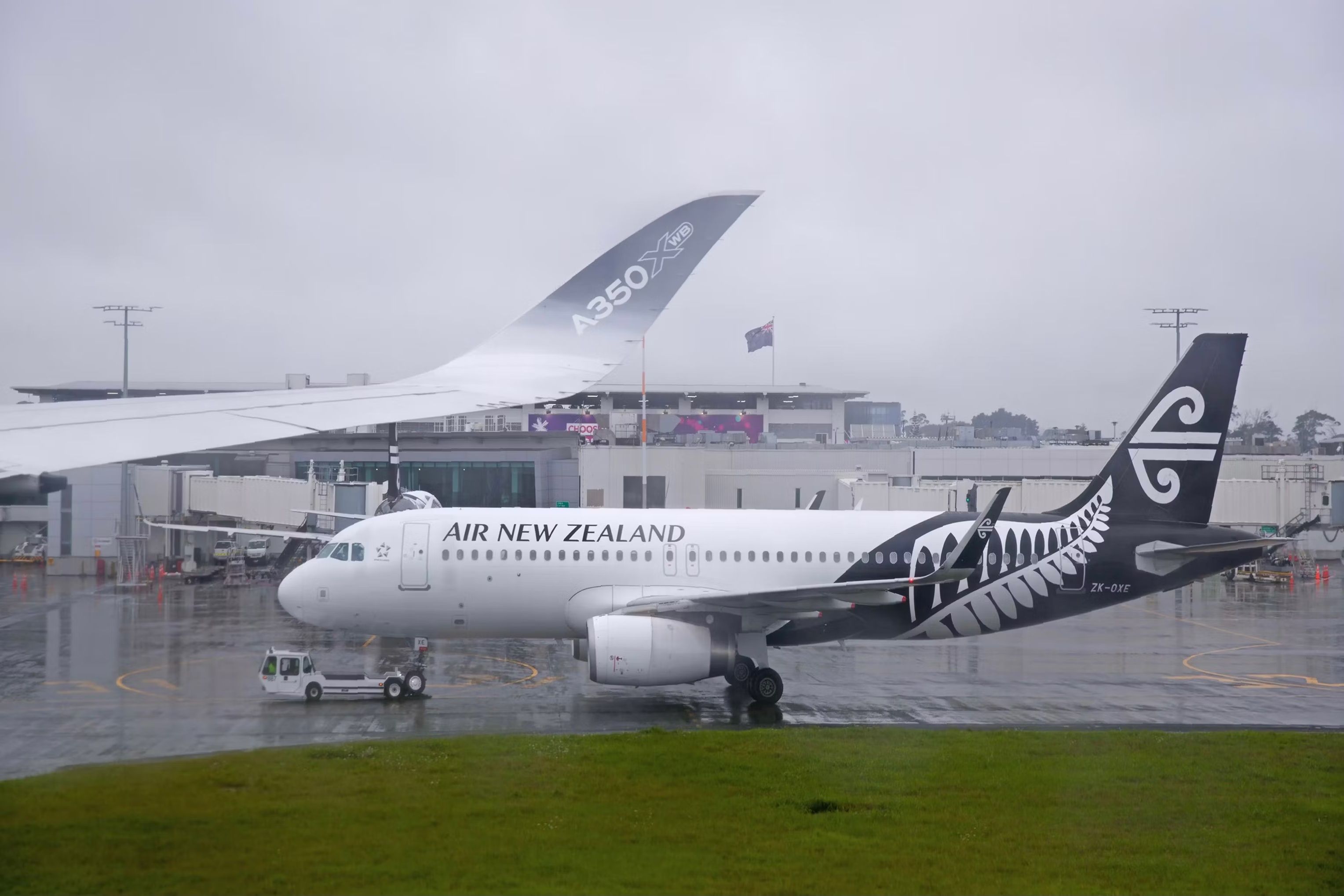An Air New Zealand Airbus A320 on the apron at Auckland Airport.
