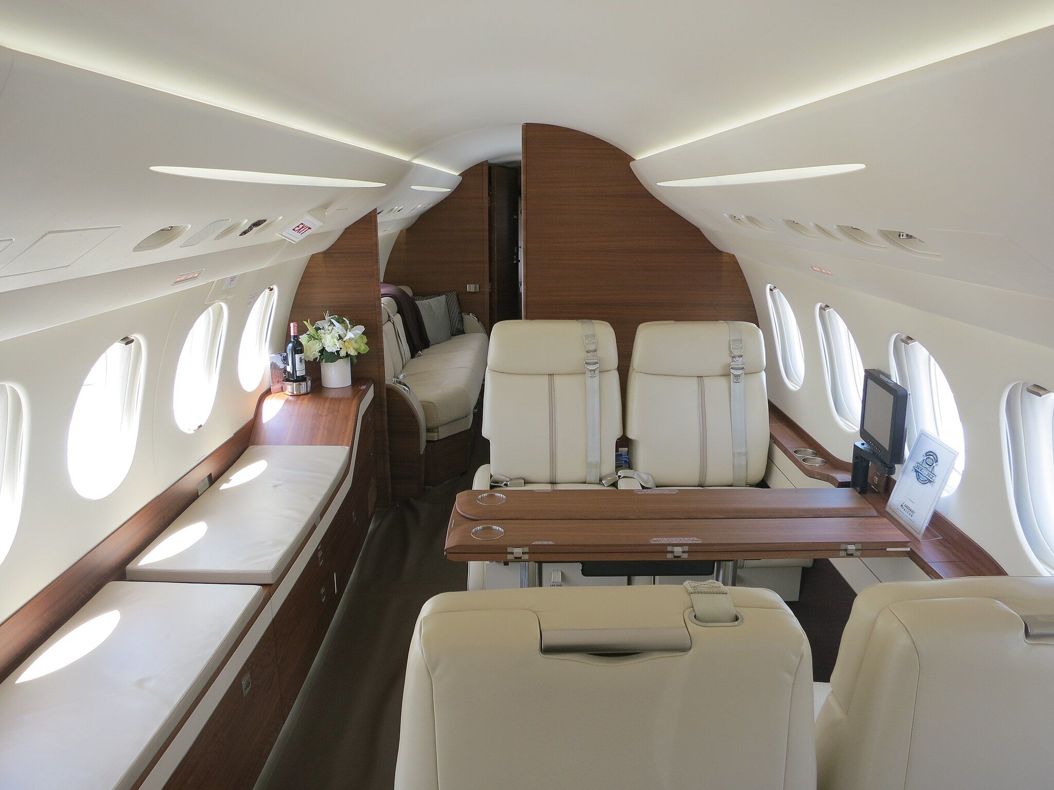 Dassault Falcon 7X forward cabin interior