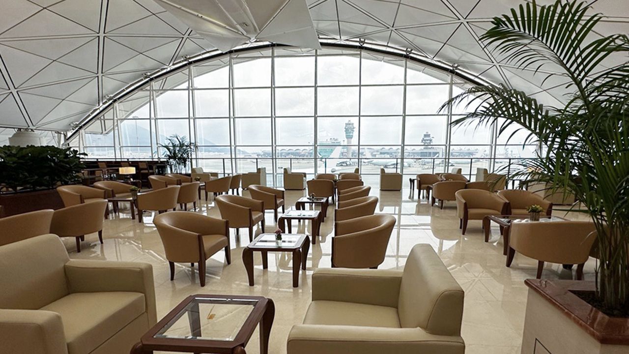 The Emirates Lounge in Hong Kong