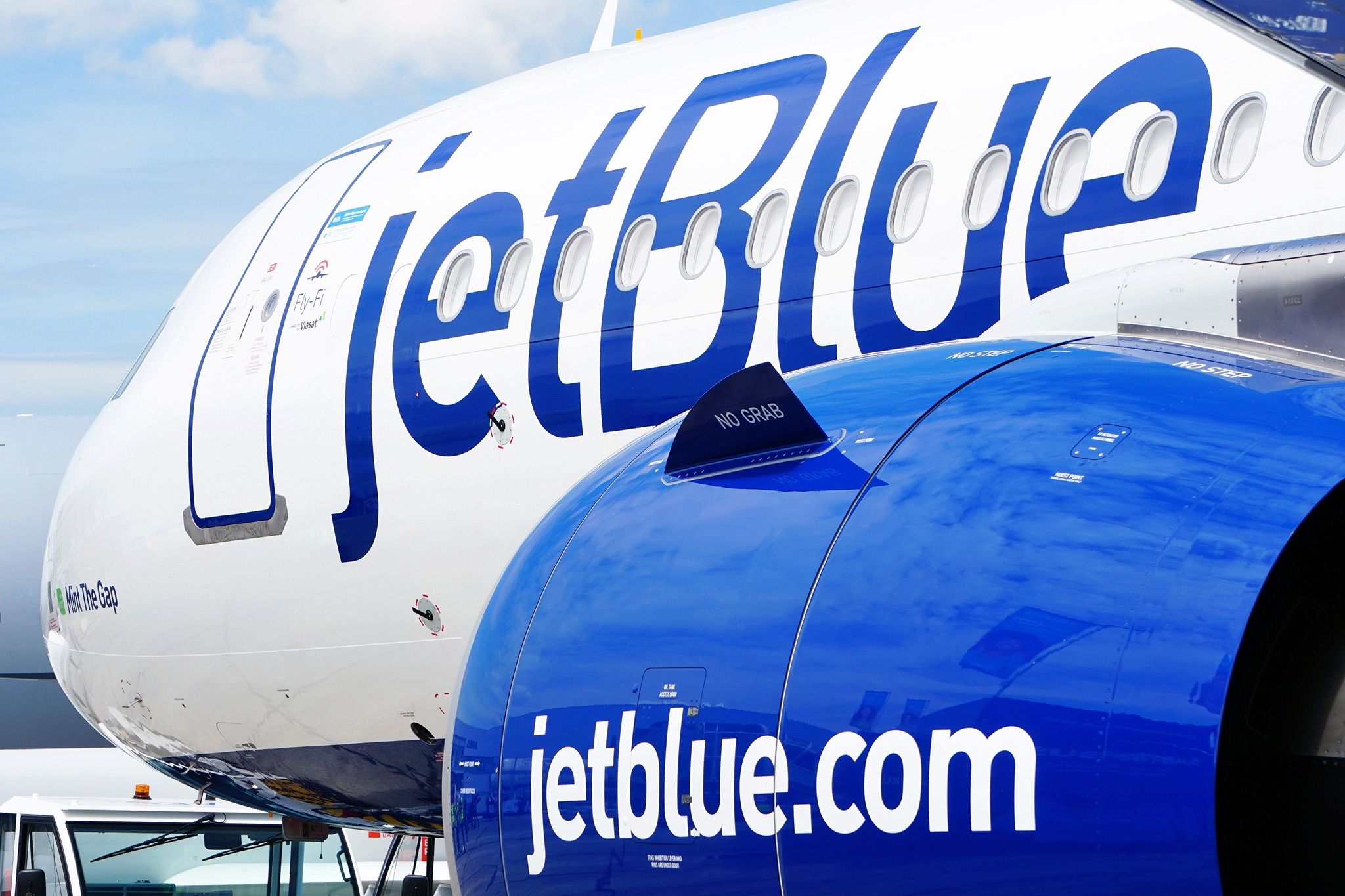 JetBlue Airbus A321LR shutterstock_2407685917