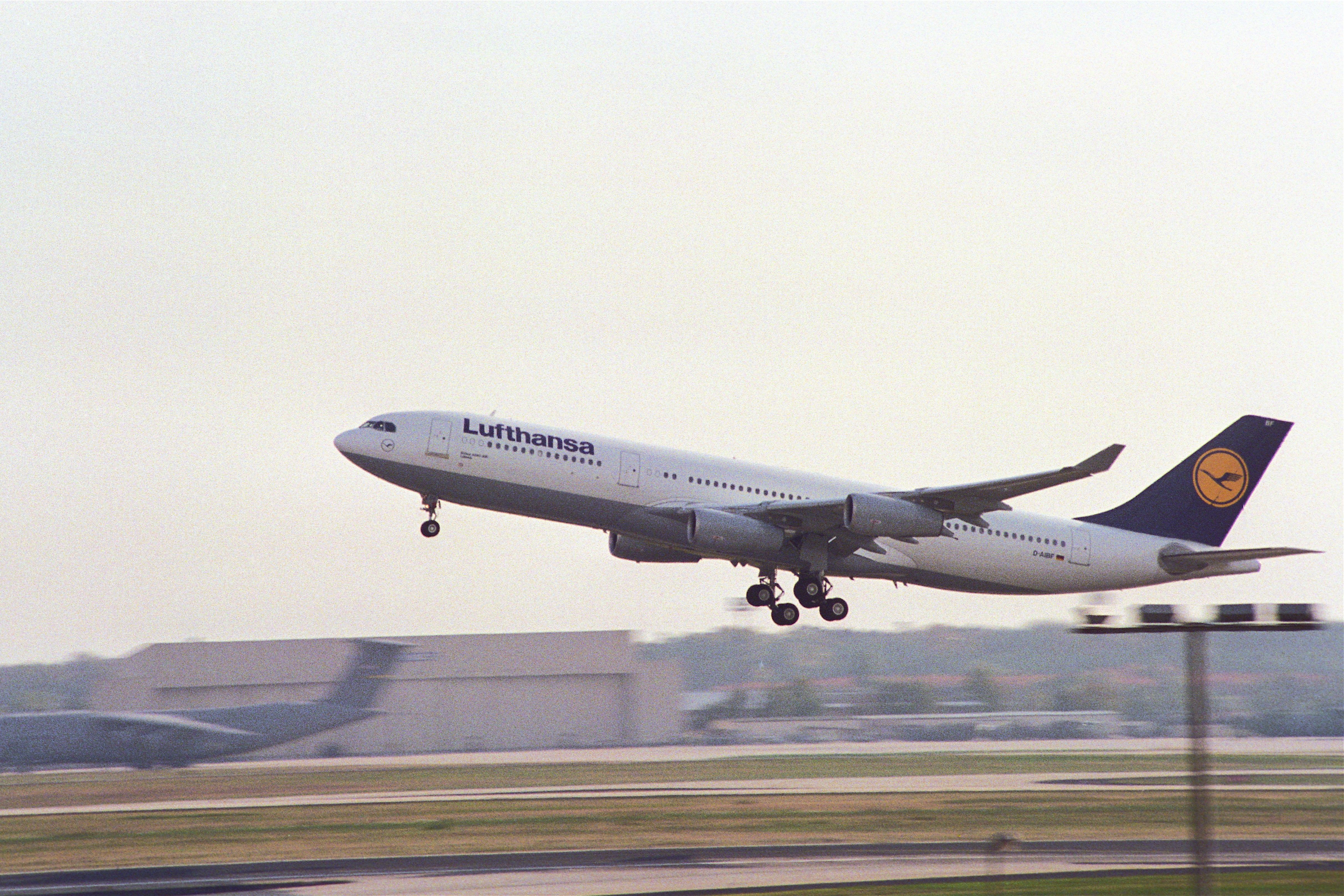 Lufthansa Airbus A340-200