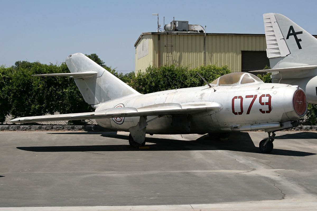 Mikoyan-Gurevich_MiG-15bis,_North_Korea_-_Air_Force_AN1413426