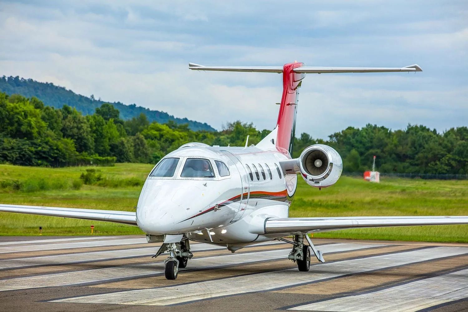 What Is The Maximum Range Of The Embraer Phenom 300?