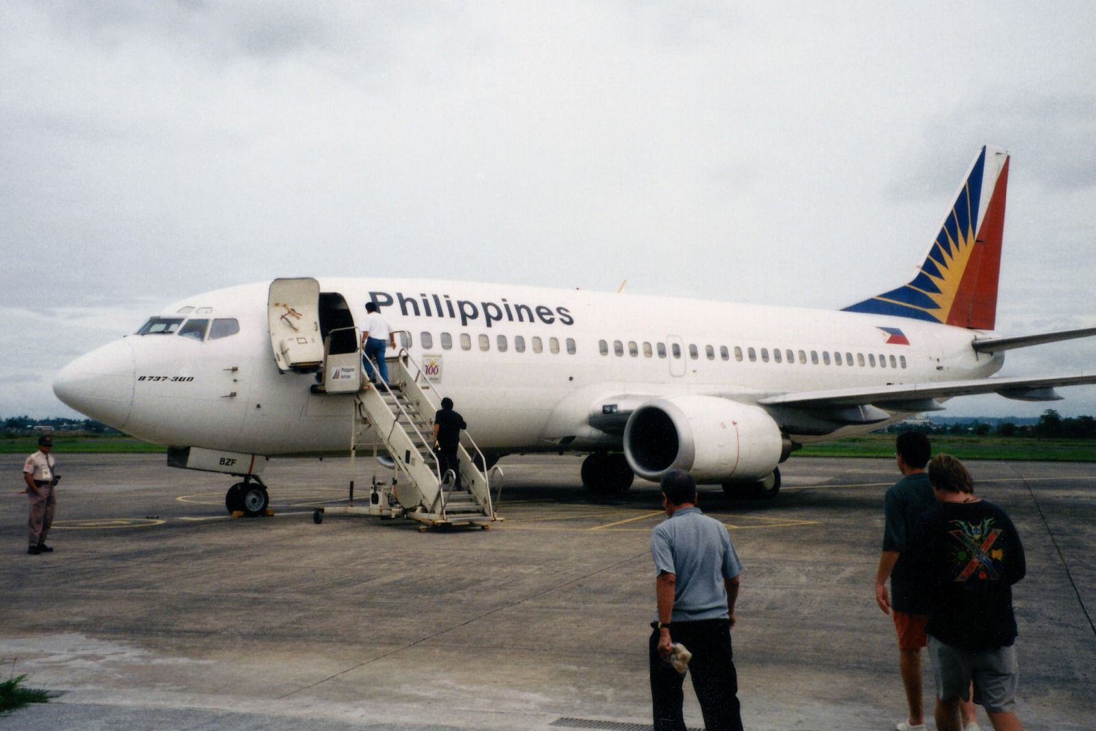 Philippine Airlines Boeing 737-300
