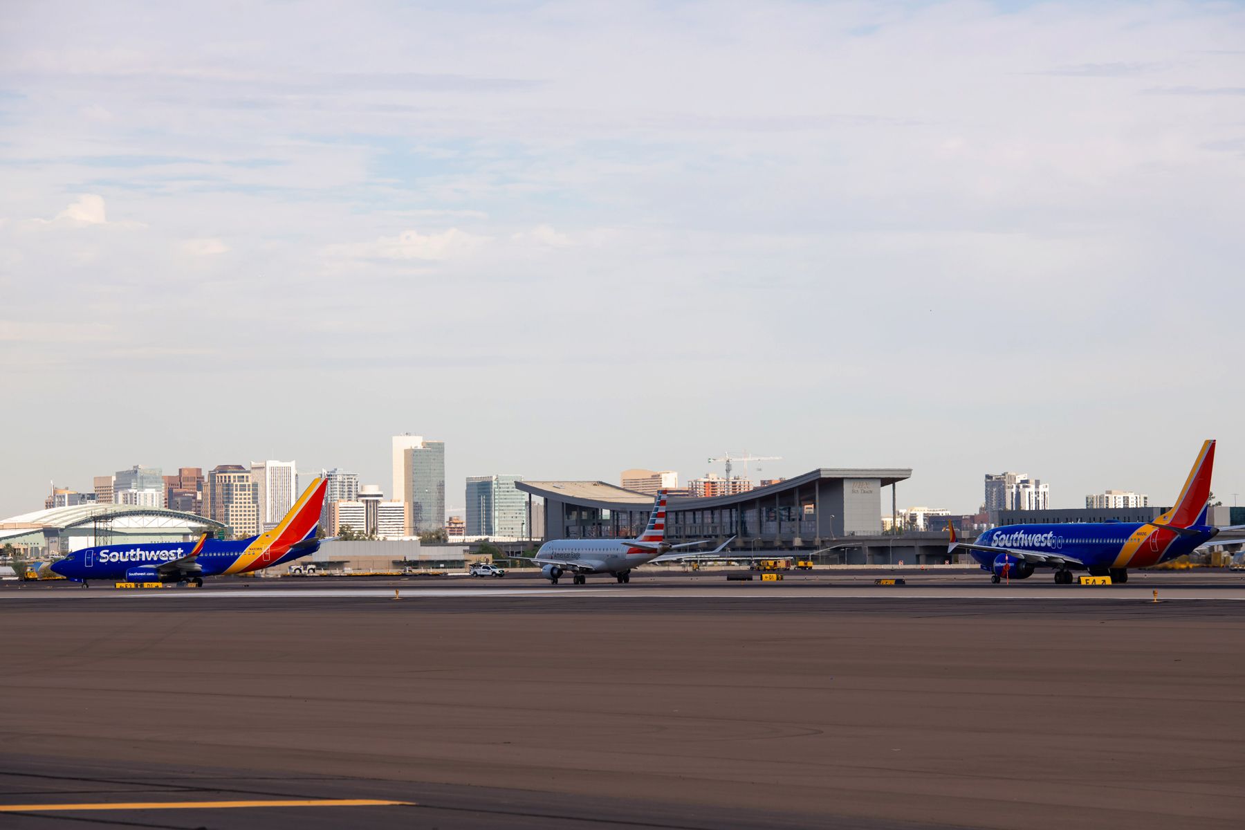 Aircraft taxiing to Runway 7L at Phoenix Sky Harbor International Airport. 