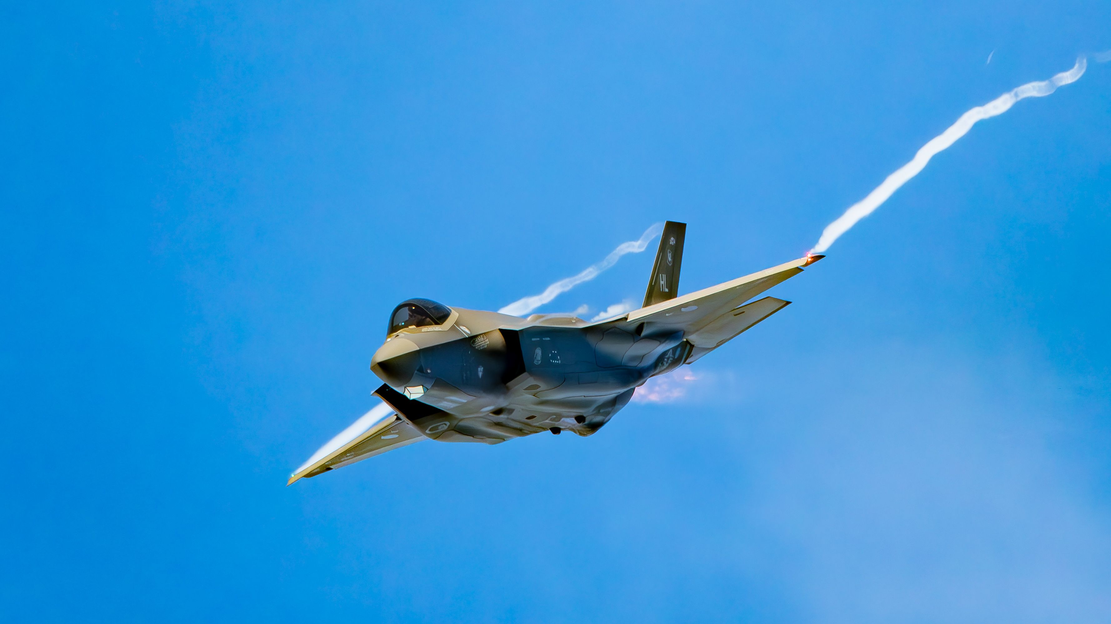 Top 5 Fifth-Generation Fighter Aircrafts in The World 
