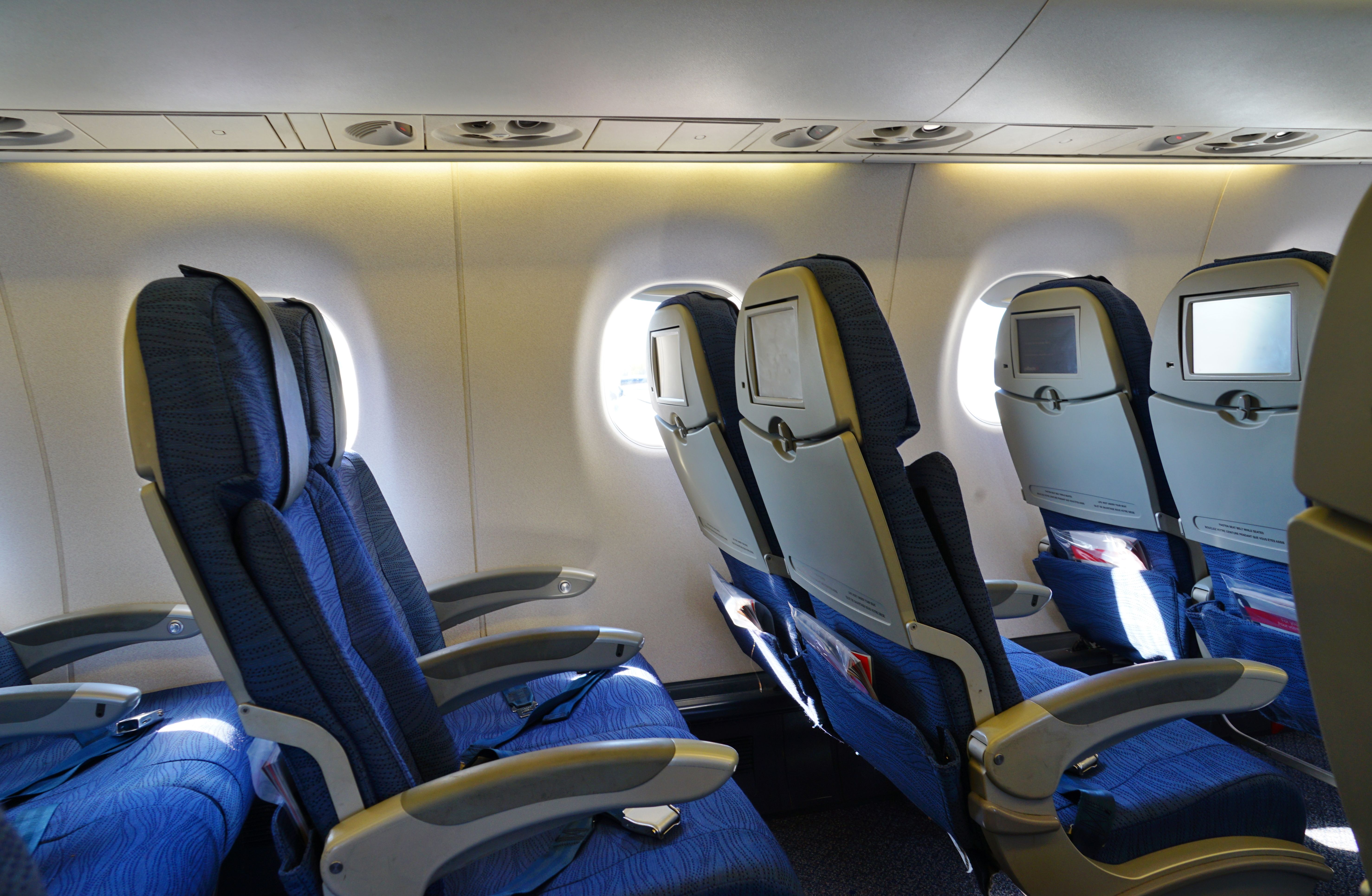 Air Canada E175 economy cabin