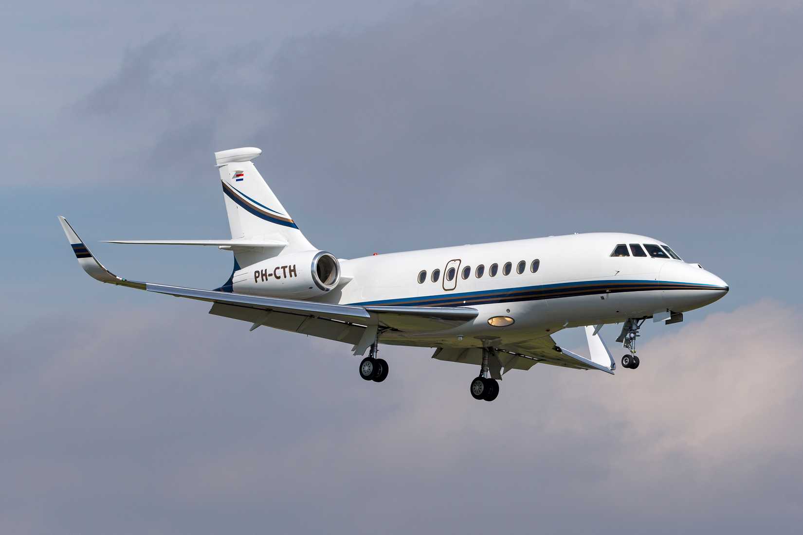 Tri-Engines: A Look At The Engineering Marvel Of The Dassault Falcon 7X