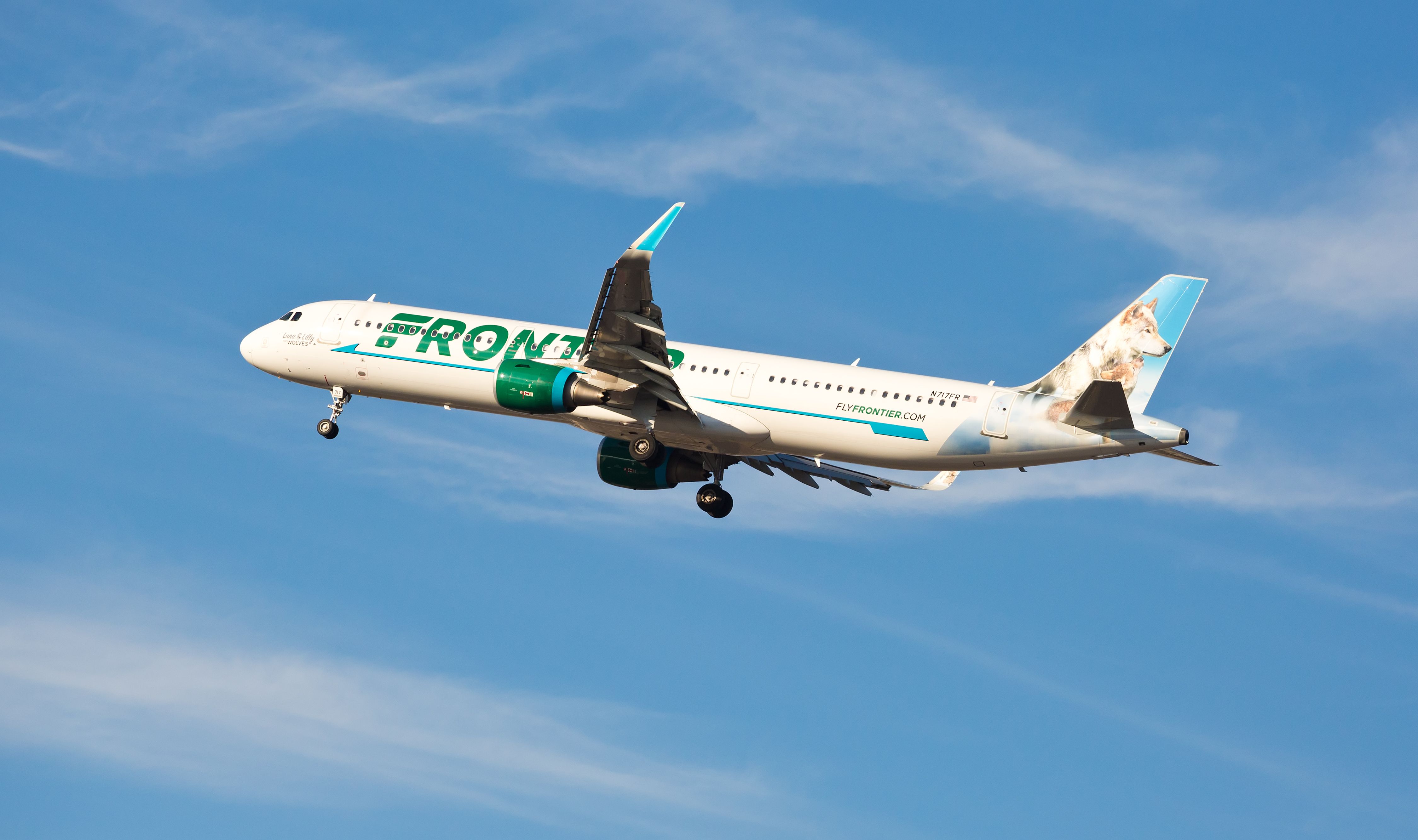 A Frontier Airlines Airbus A321 taking off