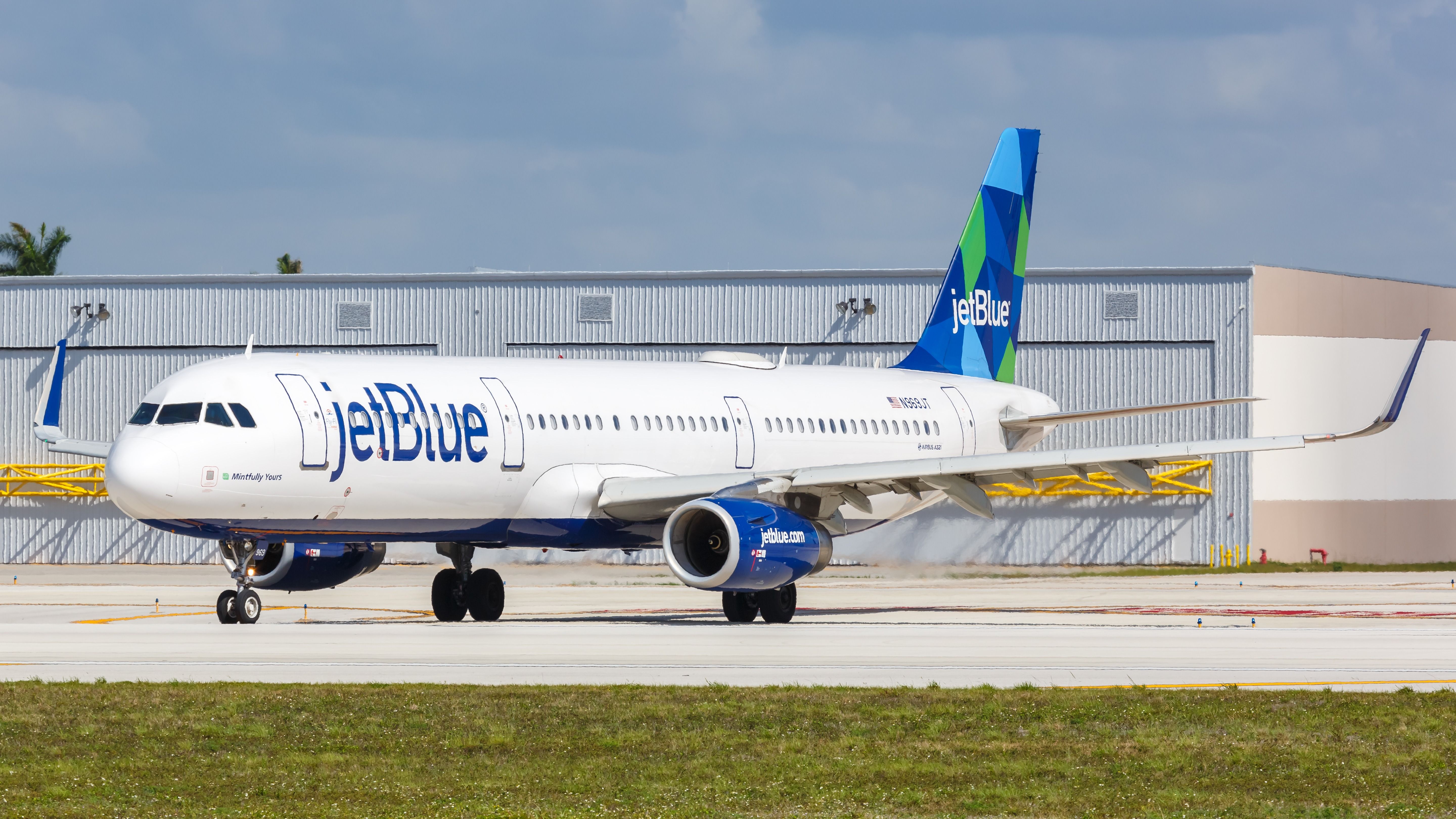 A JetBlue Airways Airbus A321-231 on the apron at Fort Lauderdale-Hollywood International Airport.