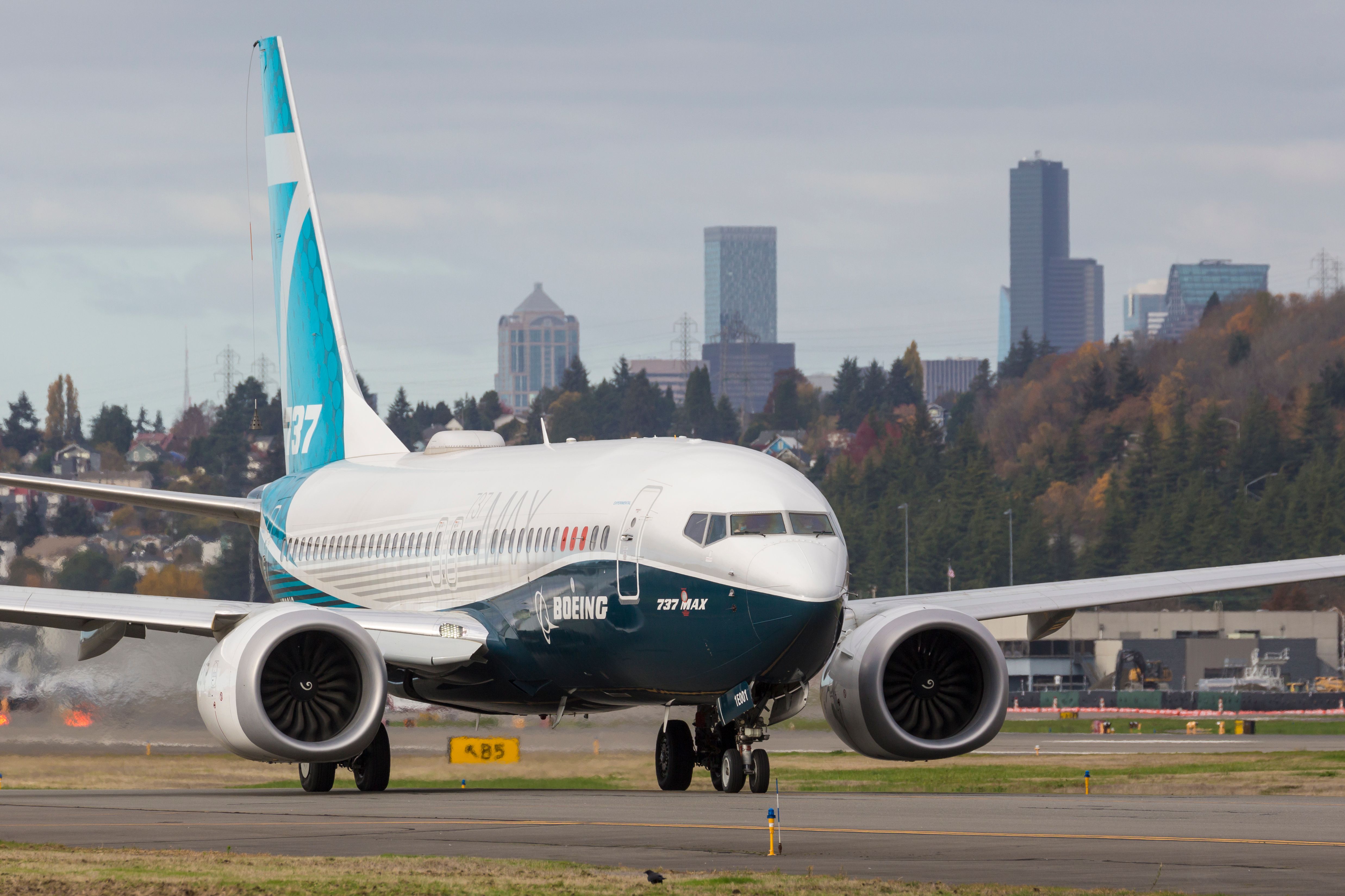 Boeing 737 MAX 7 departs from King County International Airport (BFI).