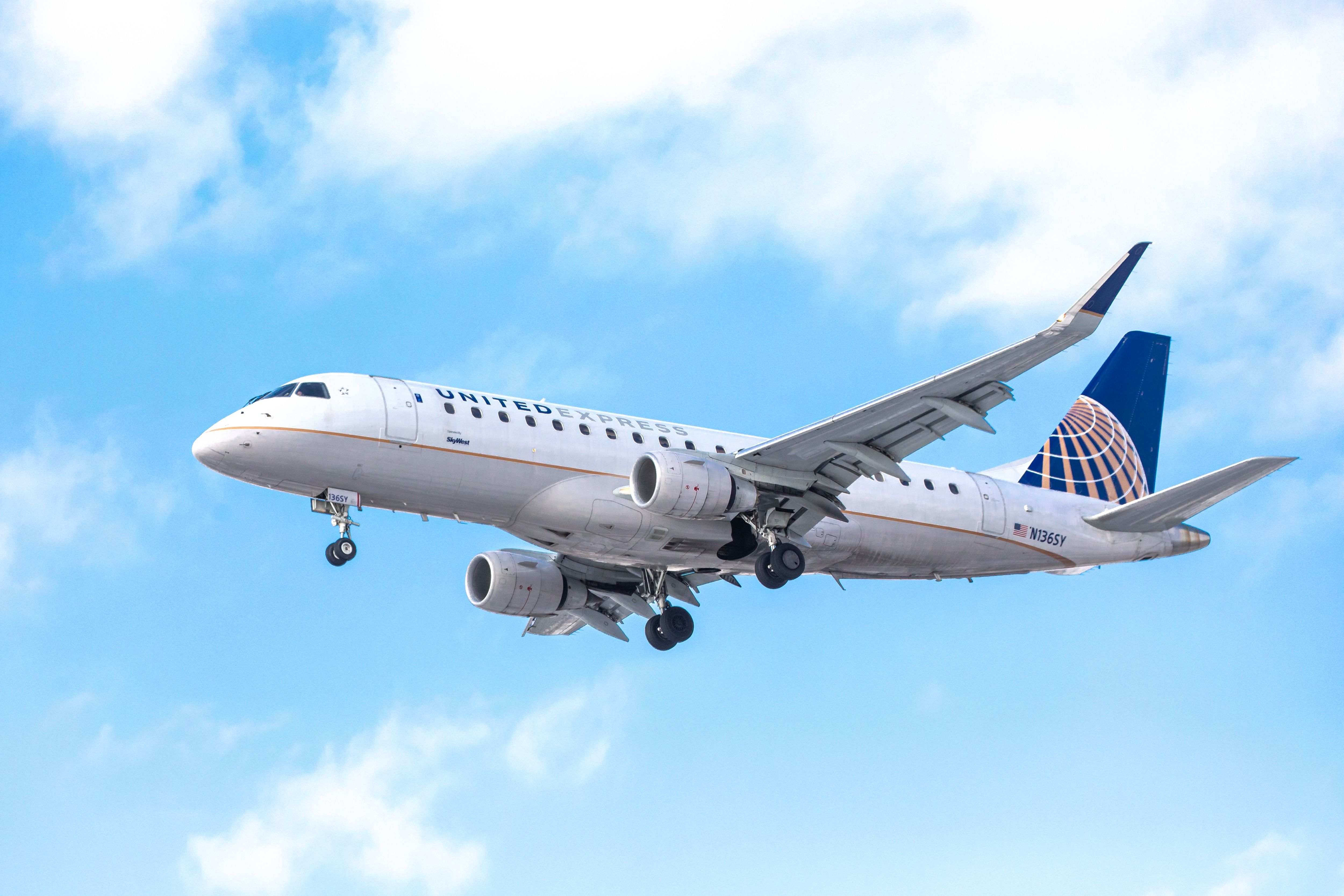 SkyWest Airlines United Express Embraer E175