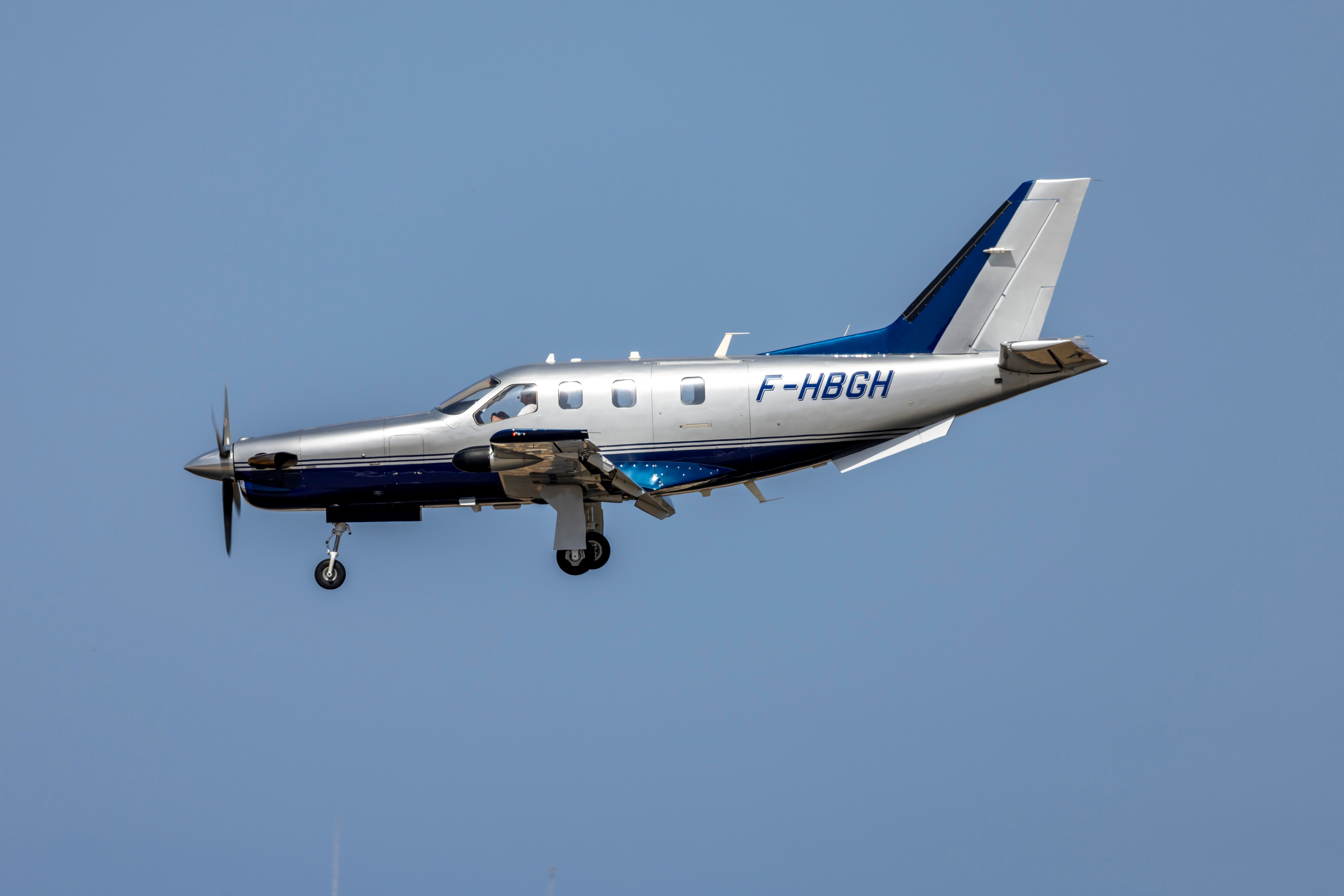 Private Socata TBM-700 (REG: F-HBGH) coming in for landing