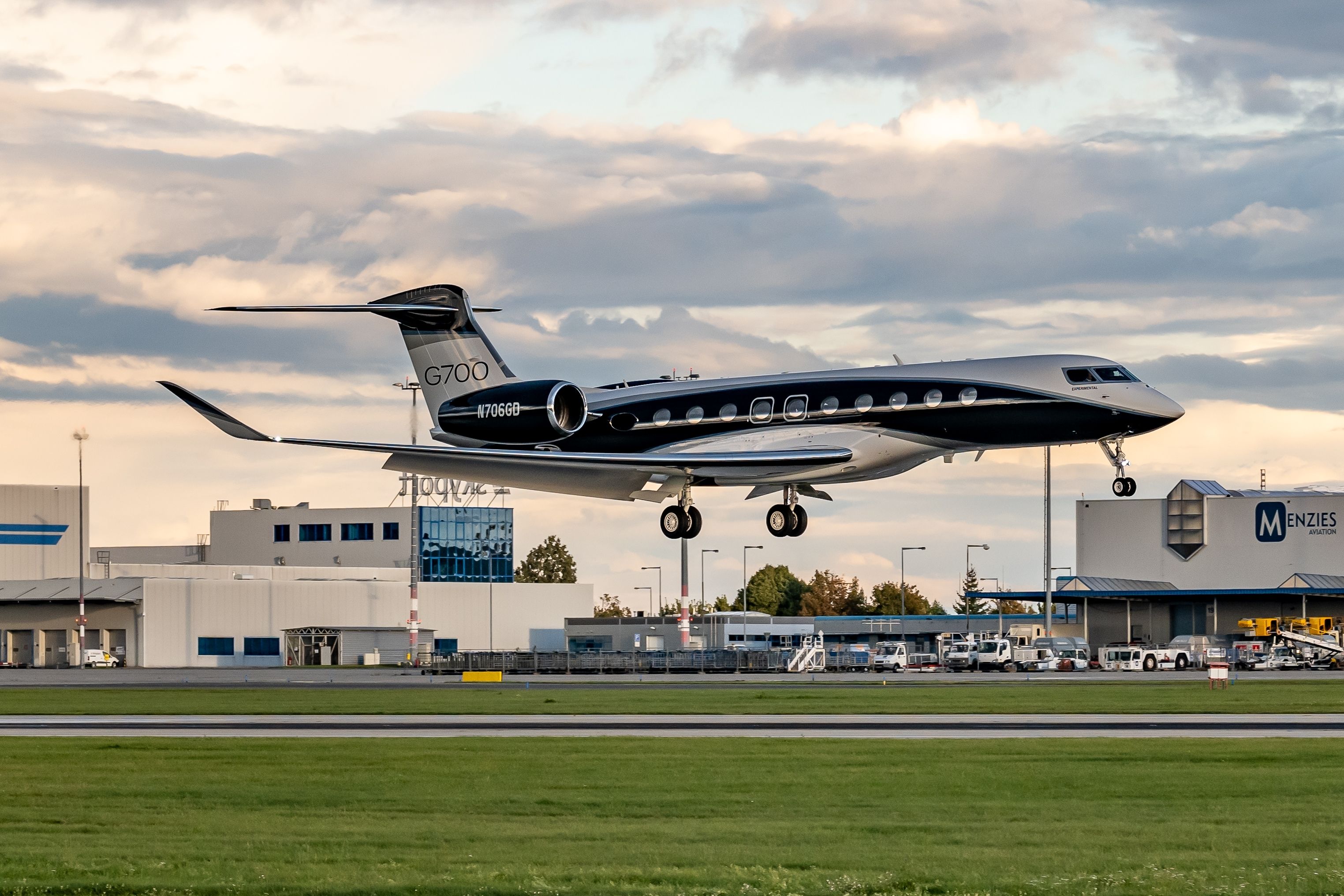 A Gulfstream G700 just after taking off.