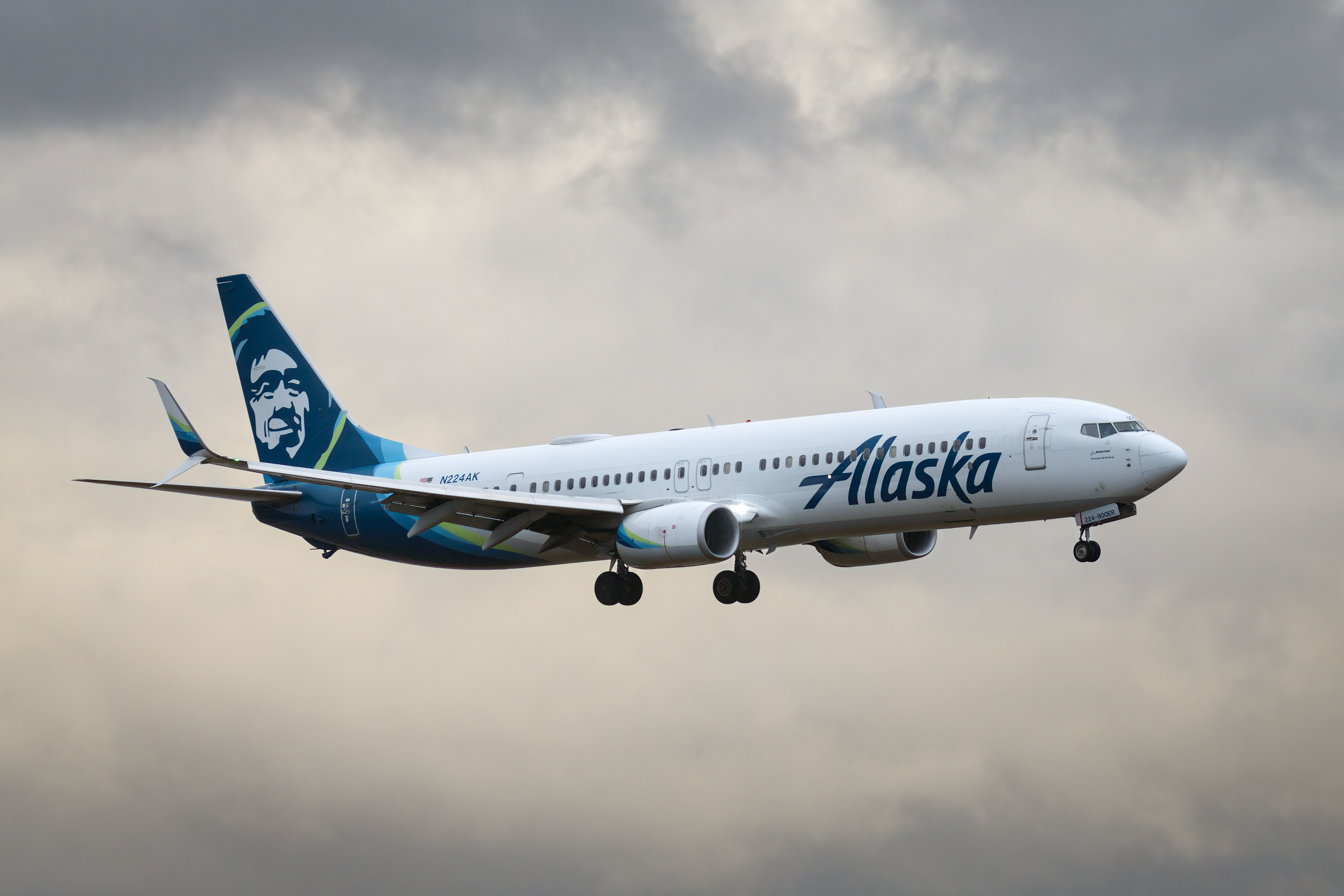 Alaska Airlines Boeing 737-990/ER (N224AK) on approach.
