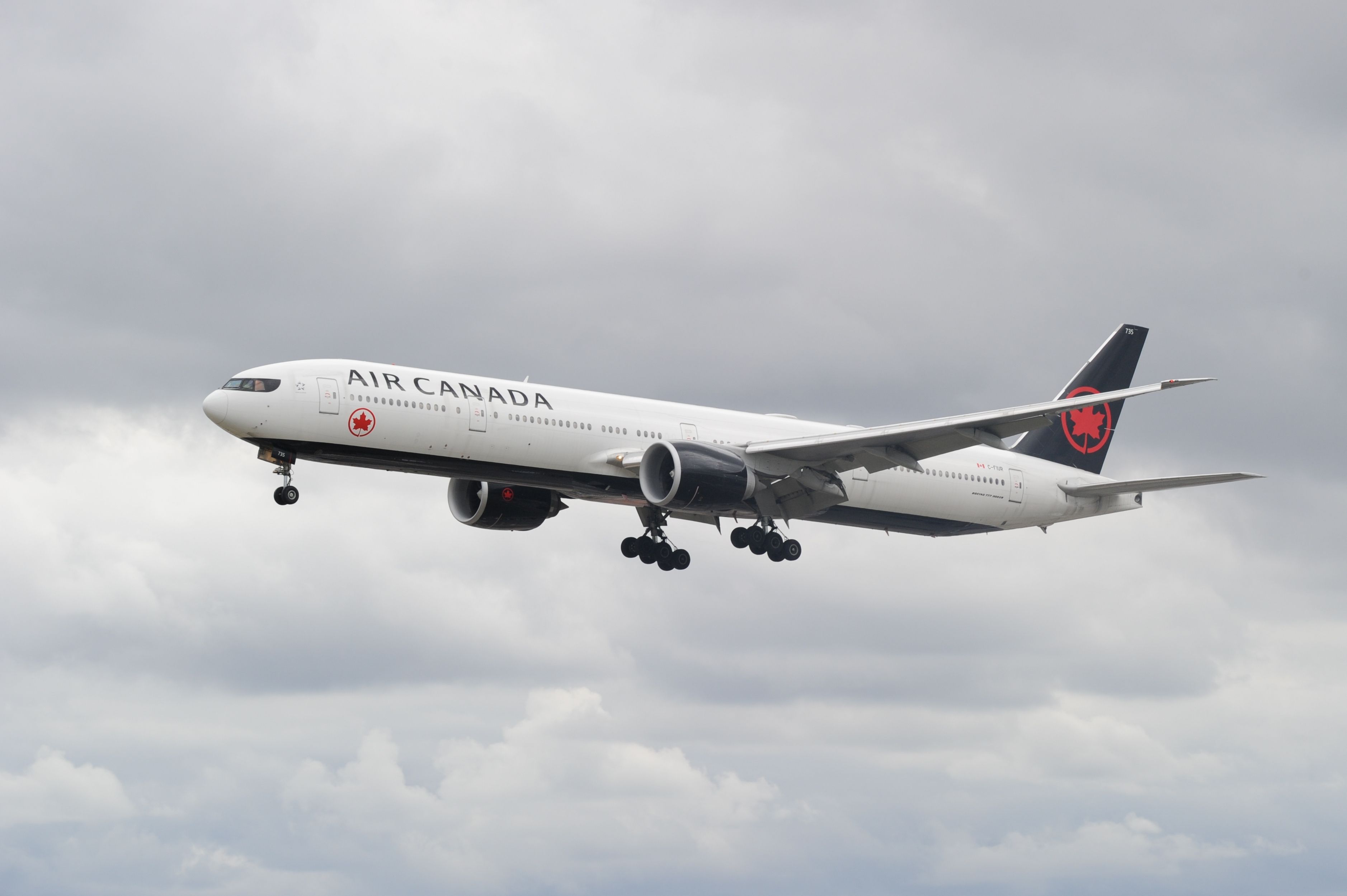 Air Canada Boeing 777-333/ER on approach.