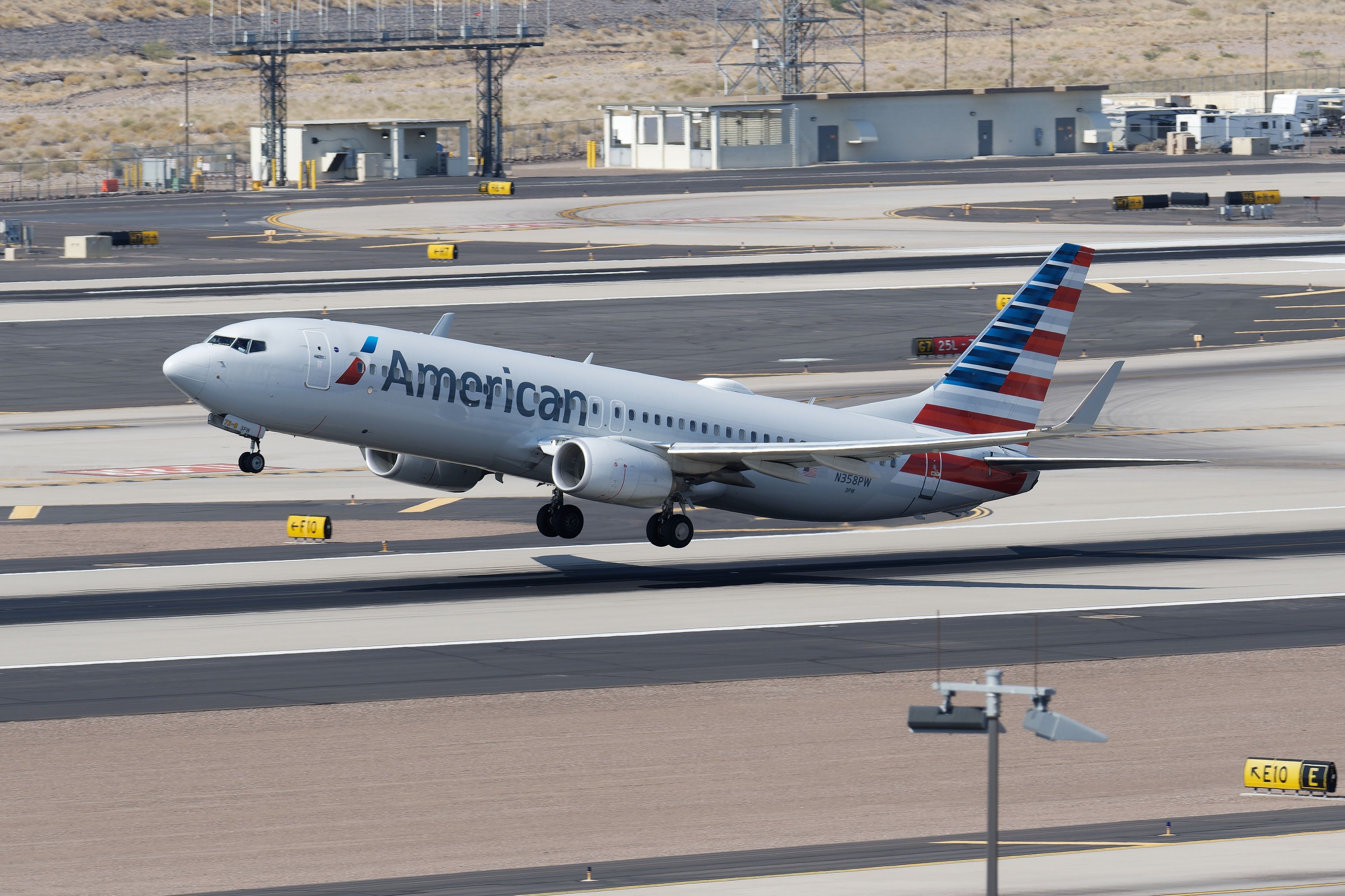 American Airlines Boeing 737-823 (N358PW) taking off from Phoenix Sky Harbor International Airport.