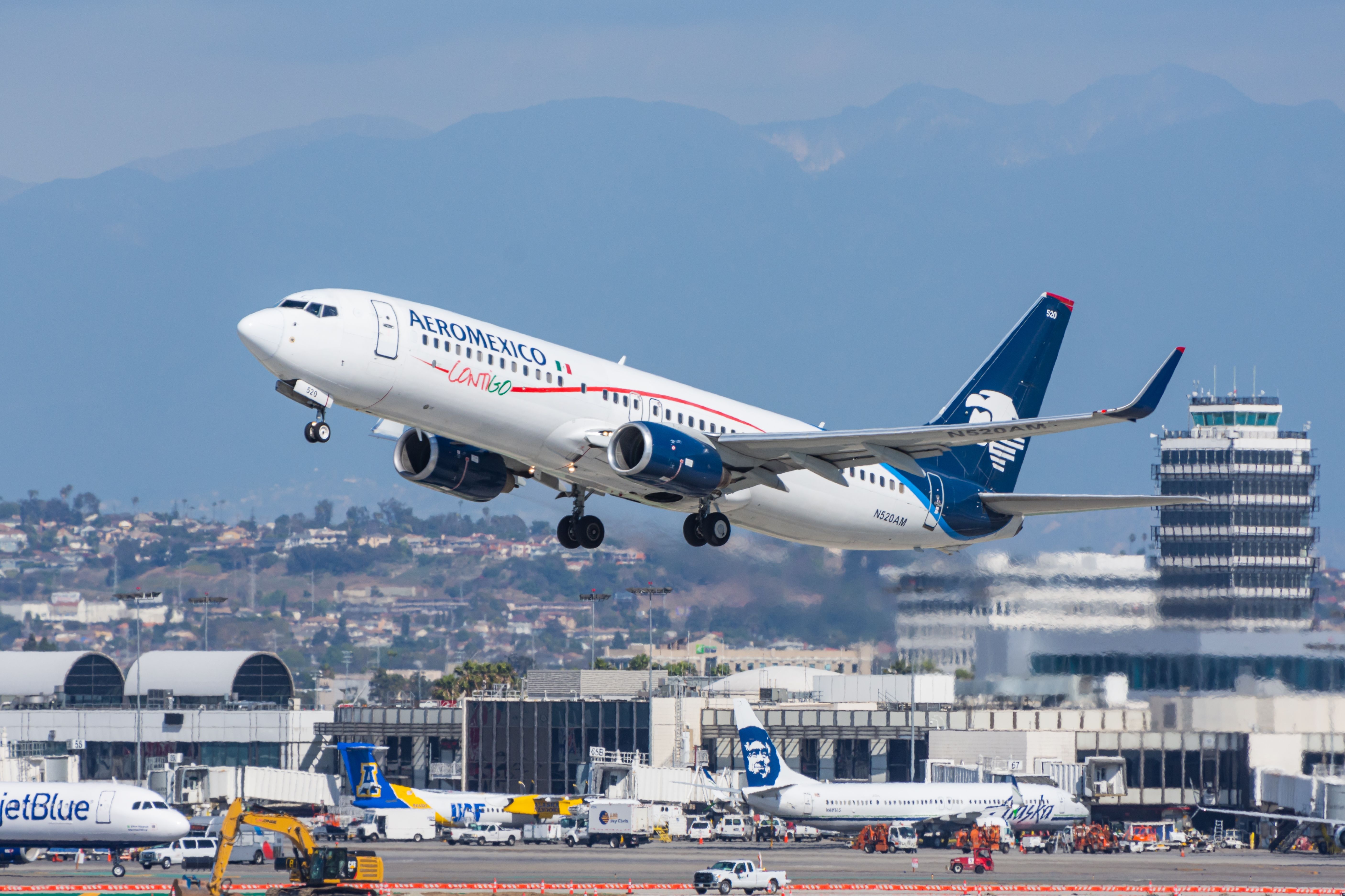 An Aeromexico Boeing 737 taking off
