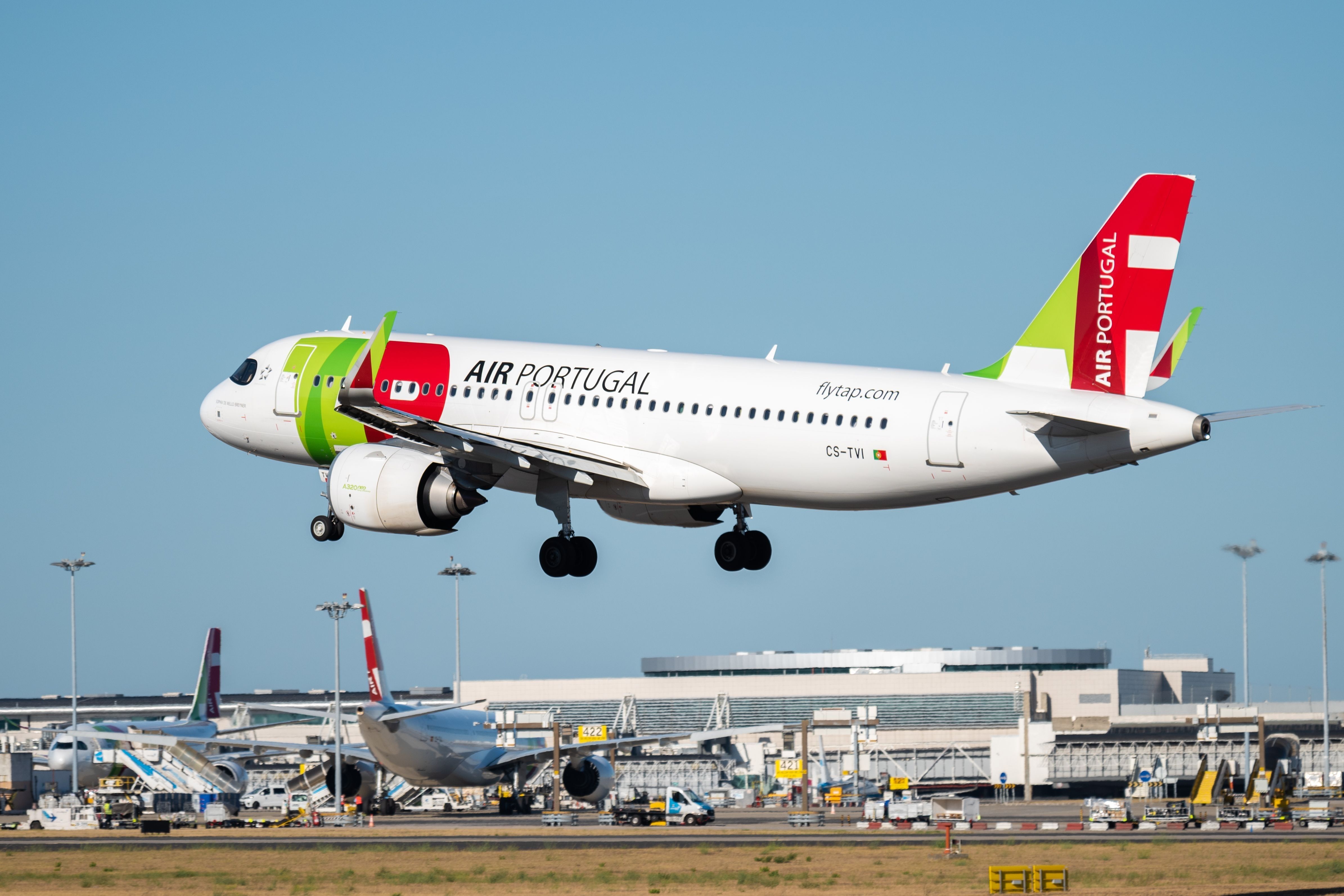 TAP Air Portugal A320neo landing