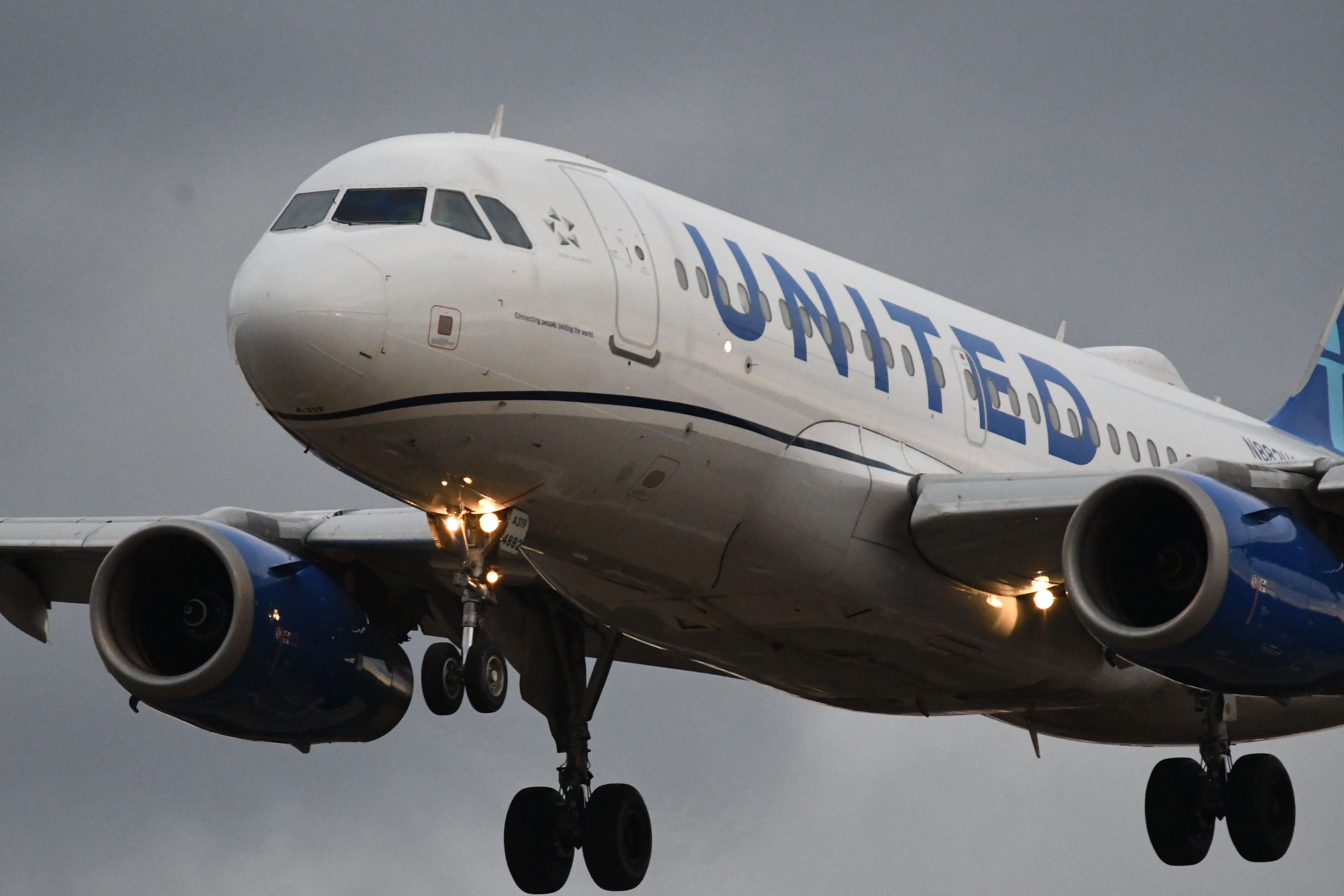A United Airbus A320 just after take off.