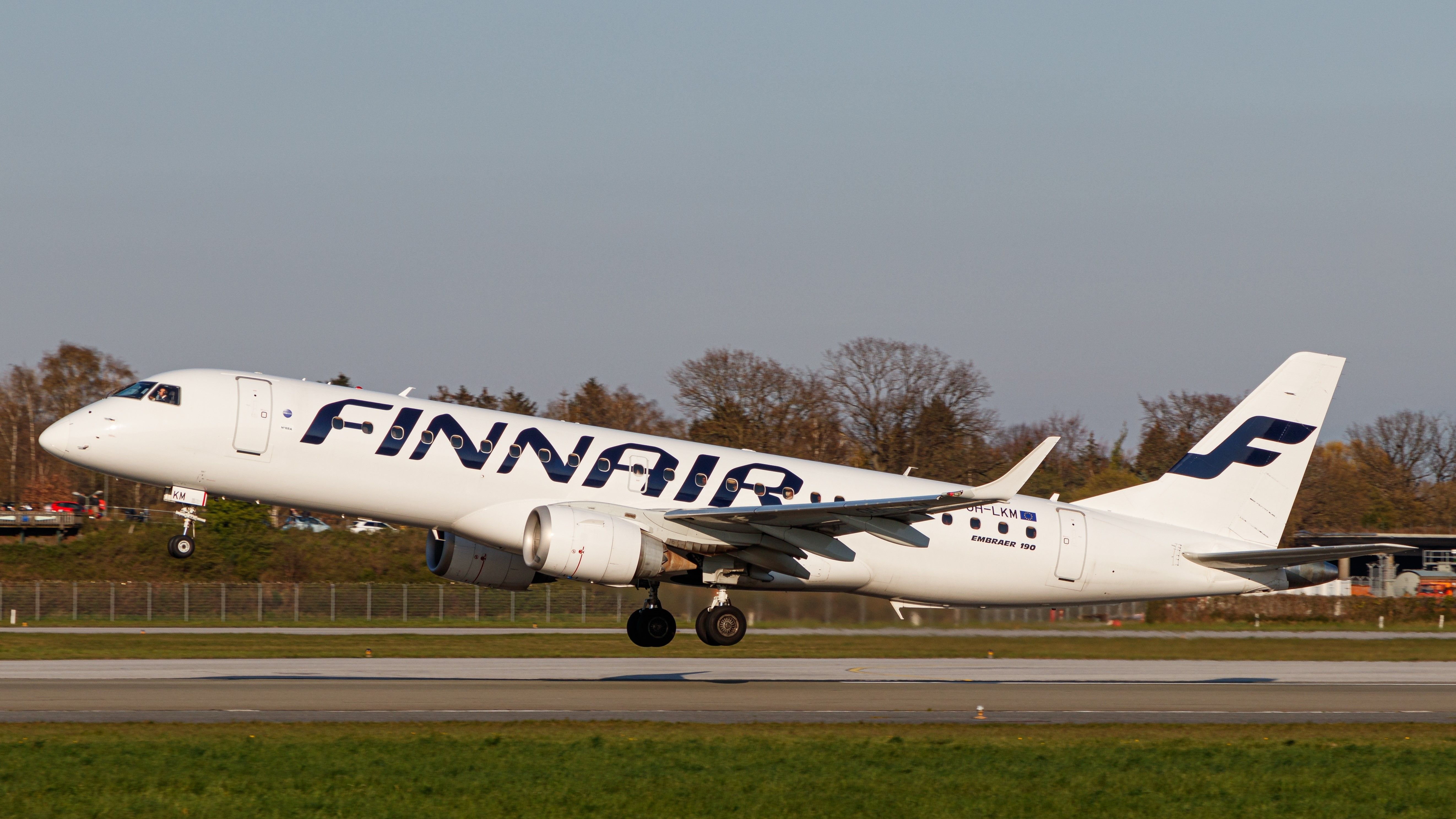 Finnair Embraer E190 landing in Hamburg