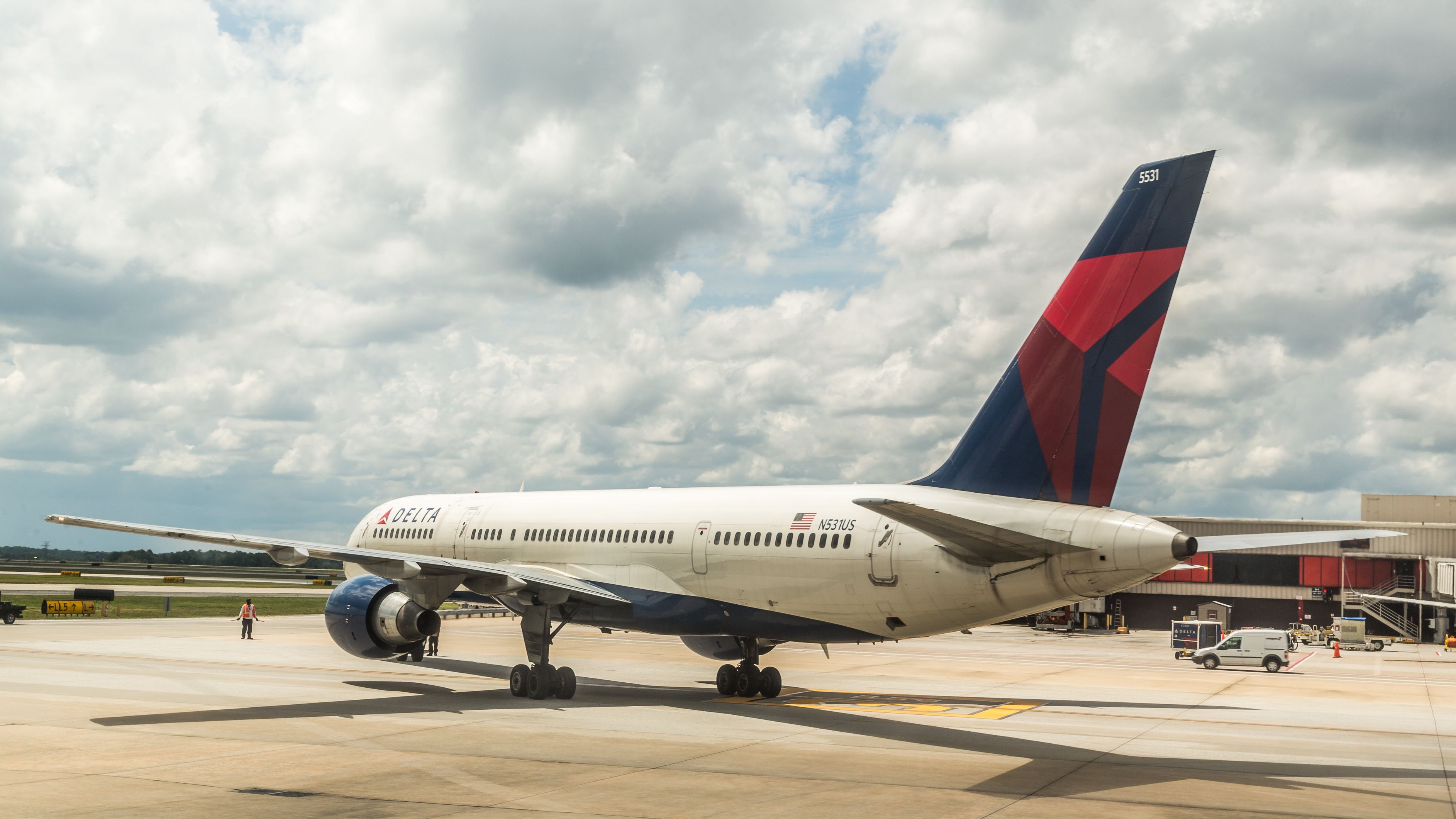Delta Air Lines Boeing 757-251 at Hartsfield–Jackson Atlanta International Airport.
