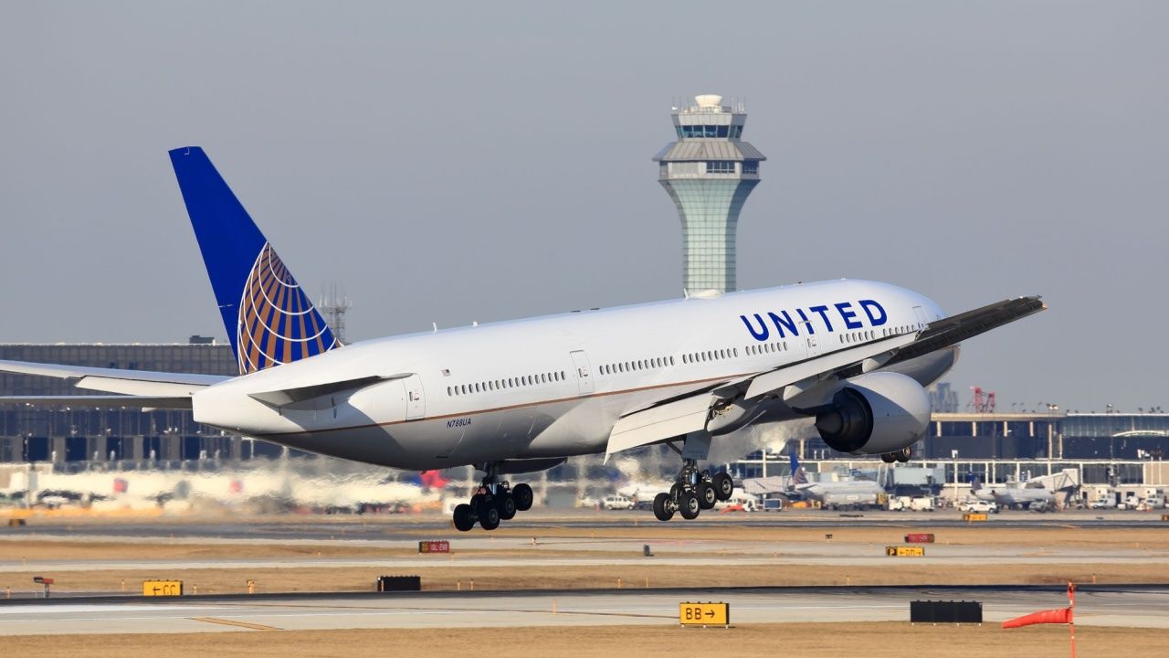  A United Airlines Boeing 777 just above the runway at Chicago O'Hare International Airport.