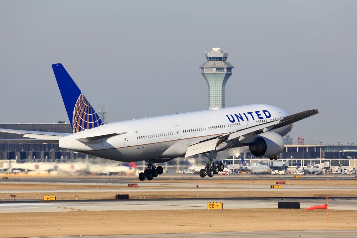  A United Airlines Boeing 777 just above the runway at Chicago O'Hare International Airport.