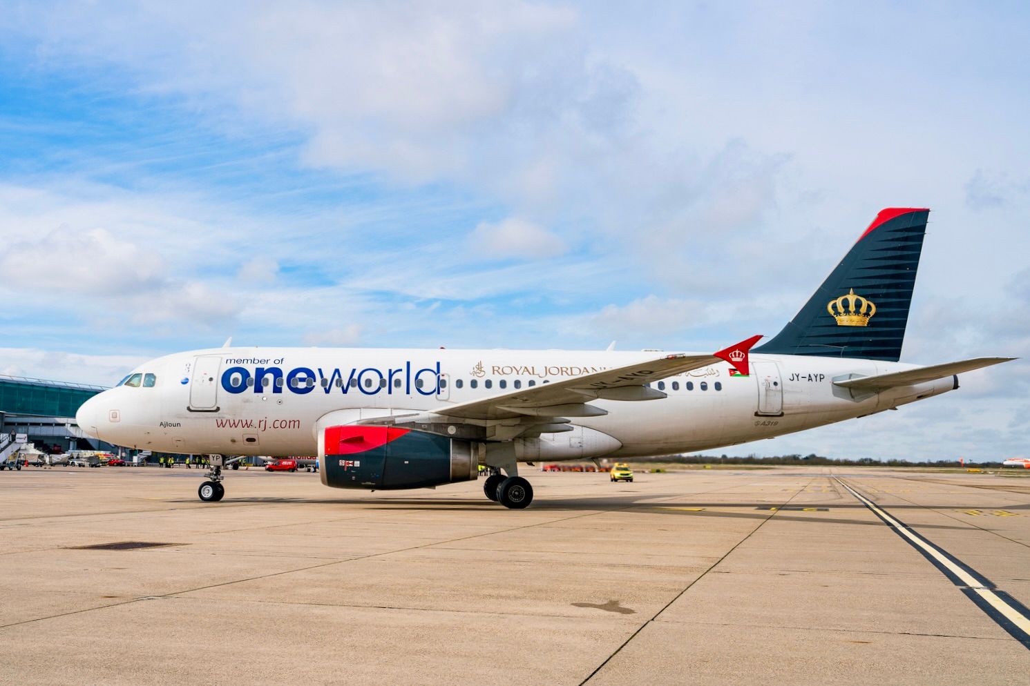 A Royal Jordanian Airbus A319 (JY-AYP) in oneworld livery