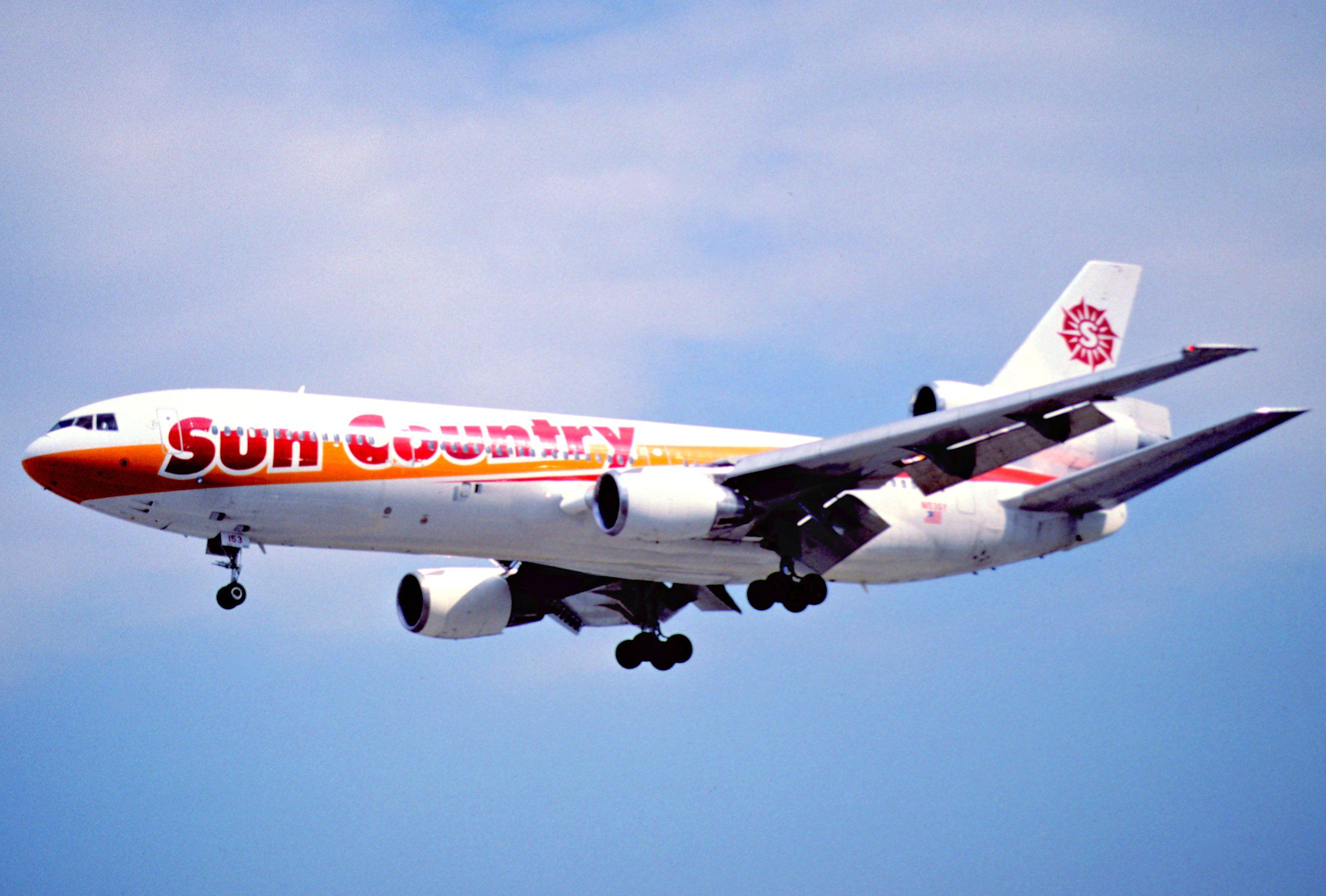 Sun Country Airlines DC-10