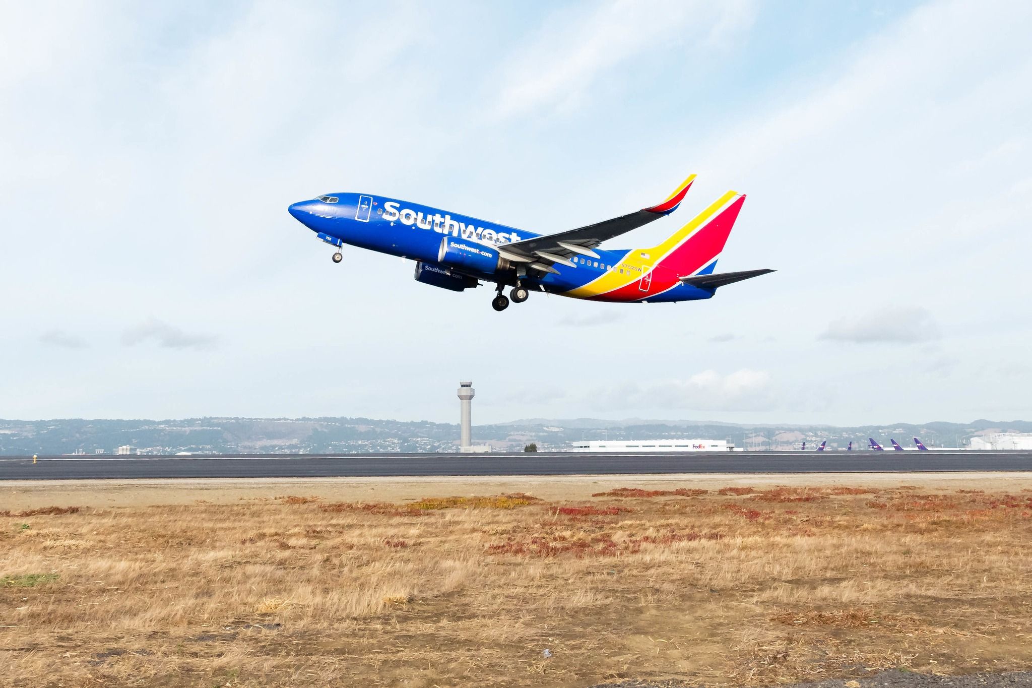 Southwest Airlines Boeing 737-7H4 departing from Metropolitan Oakland International Airport.