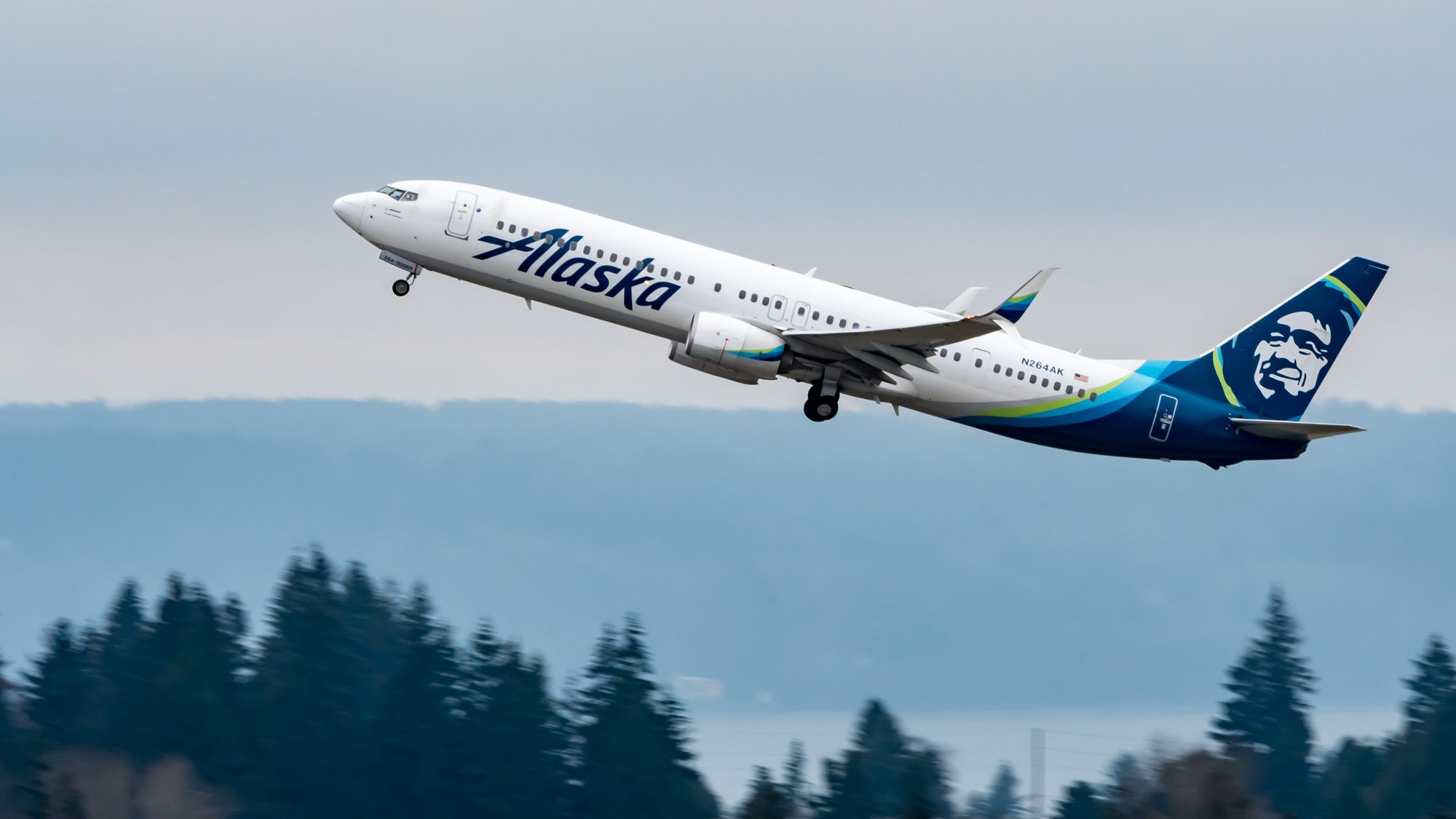 Alaska Airlines Boeing 737-900ER Rising From SEA