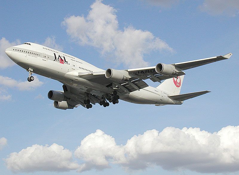 Japan Air Lines Boeing 747-400 (JA8079) landing at London (Heathrow) Airport in 2003.
