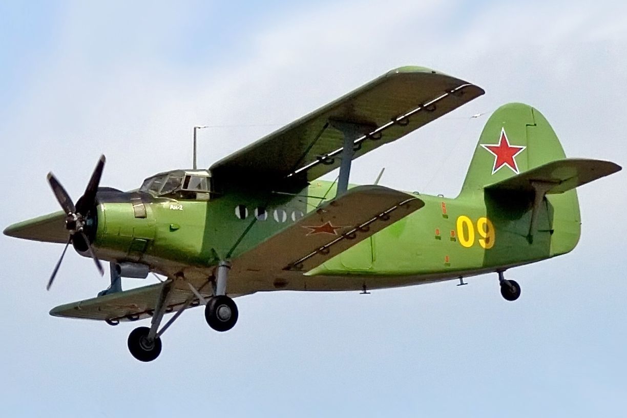 Antonov_An-2_(cropped)