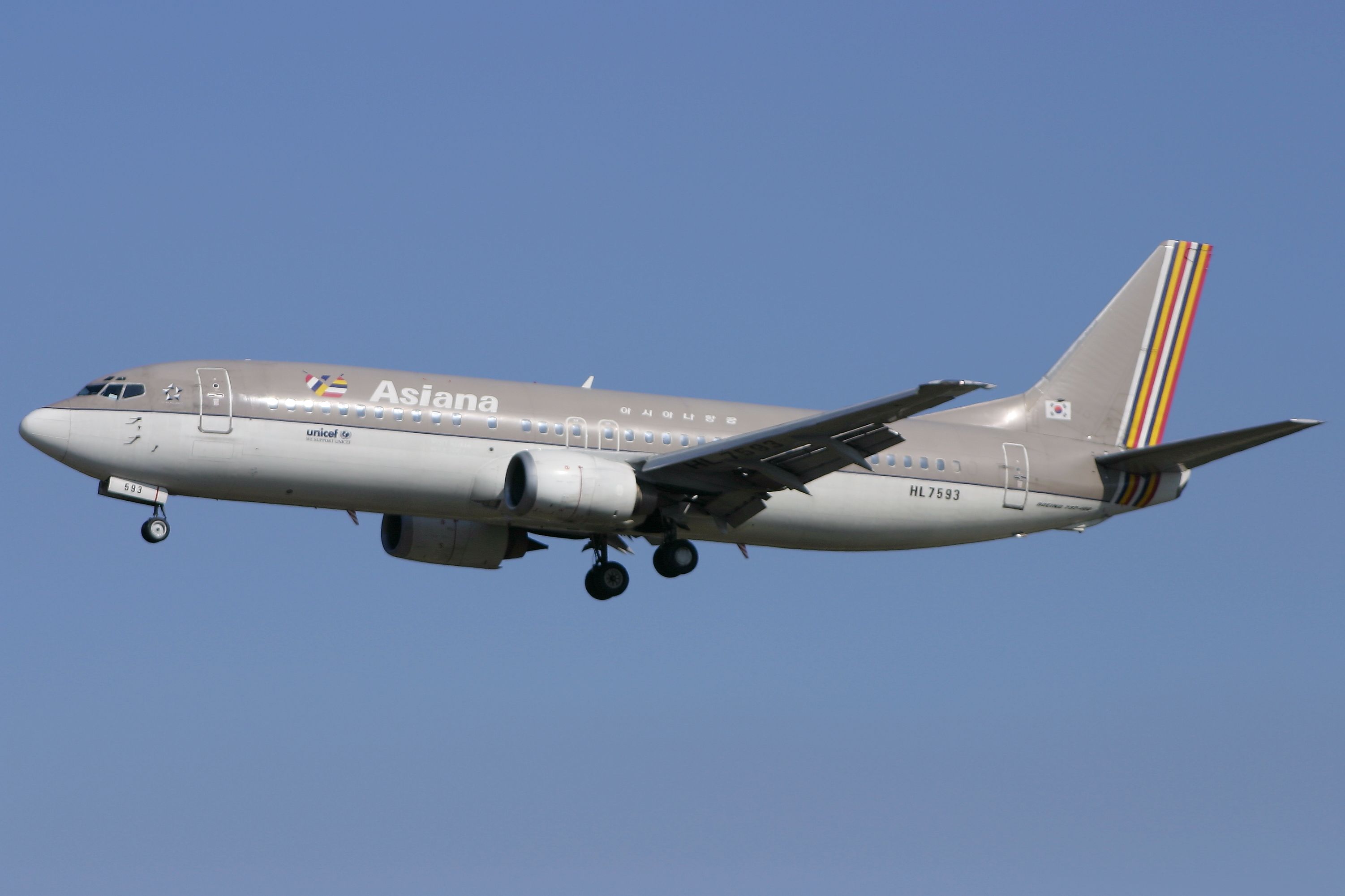 Asiana Airlines Flight 733 The Boeing 737500's First Hull Loss