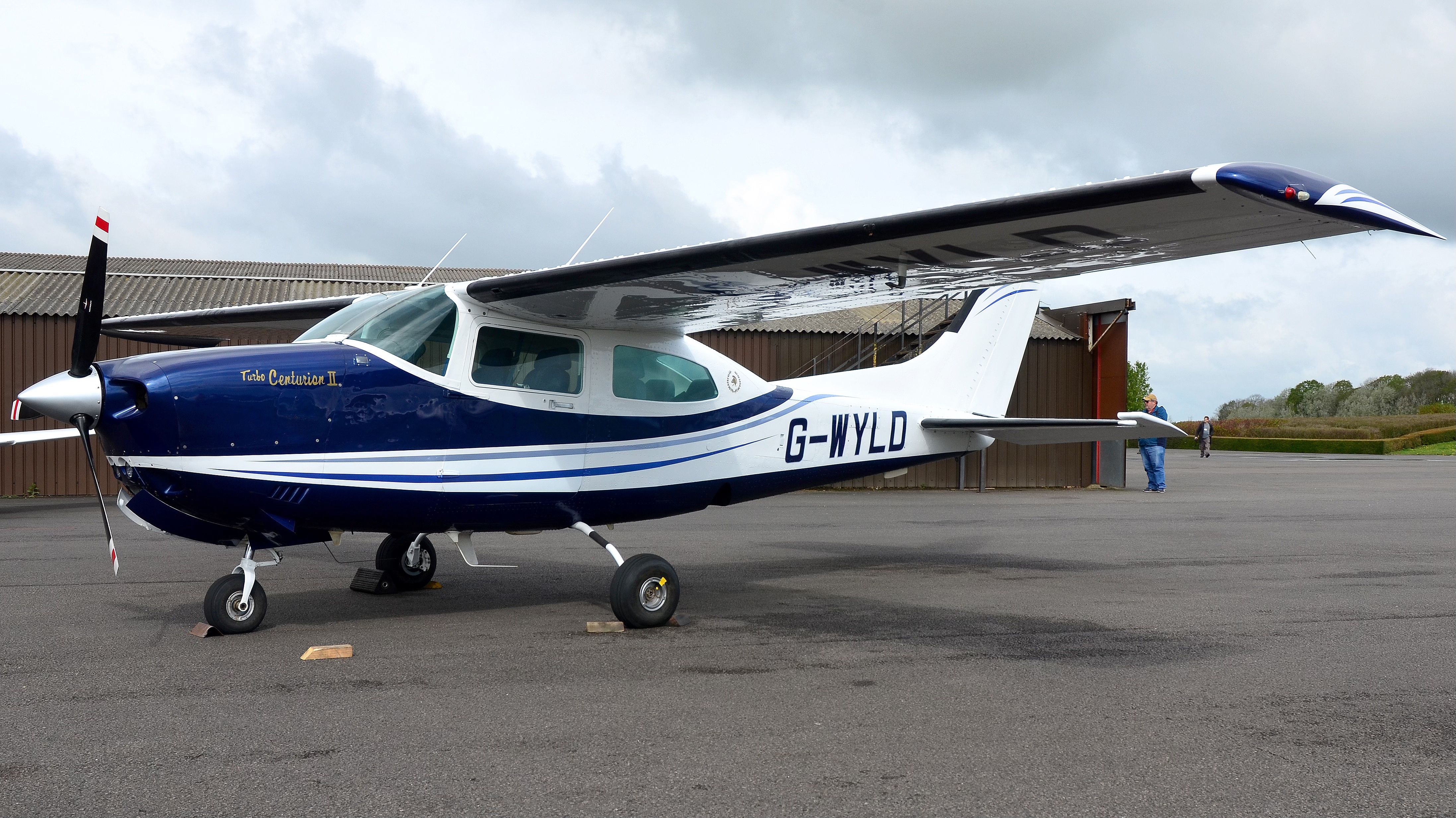 Cessna 210 