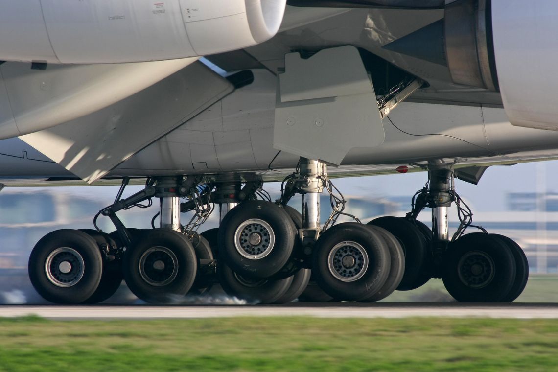 Commercial aircraft with Michelin tires landing