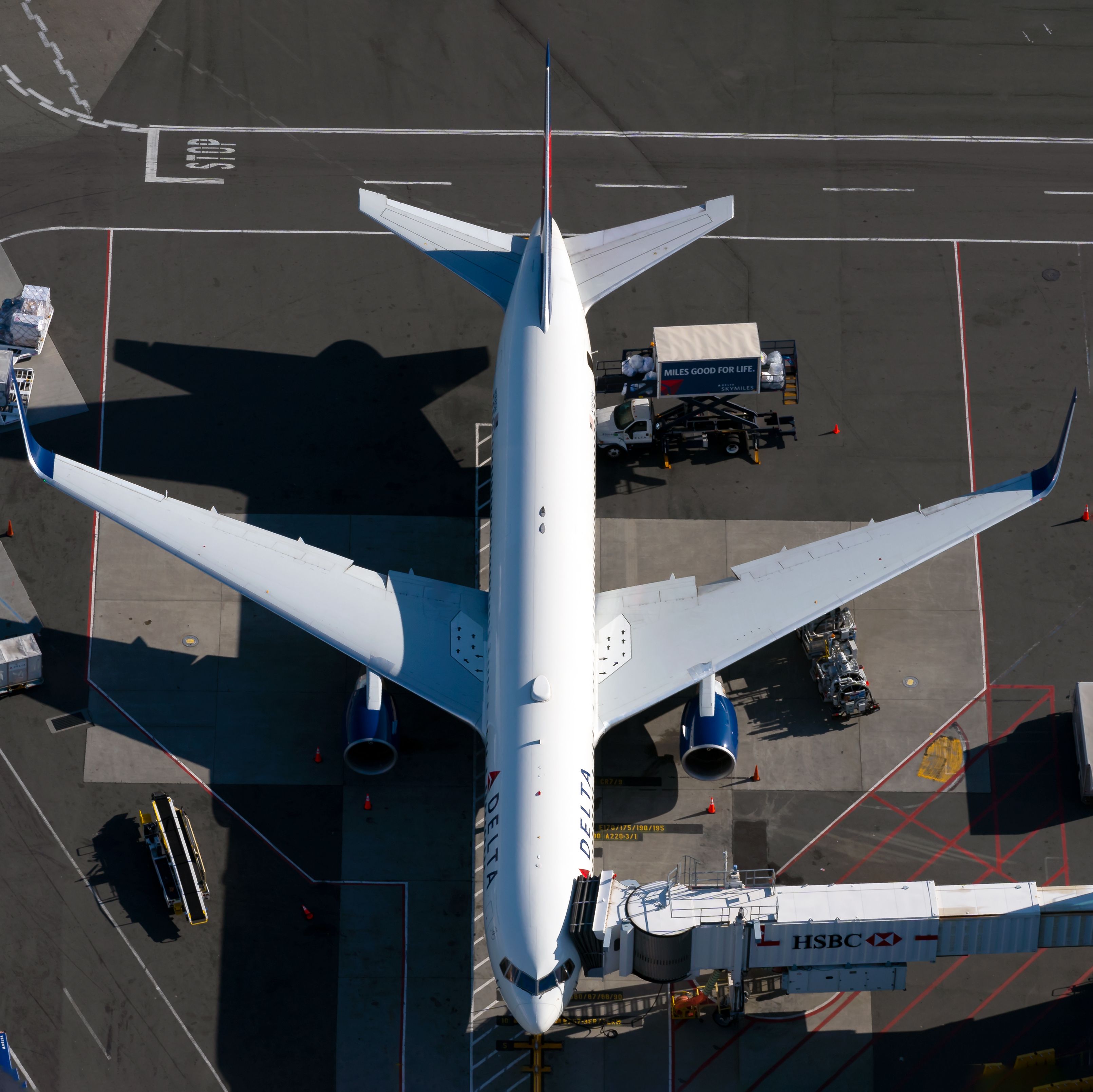 Delta Air Lines Boeing 767-322(ER) (2)