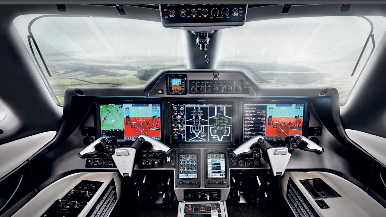 Embraer Phenom 300E cockpit-2