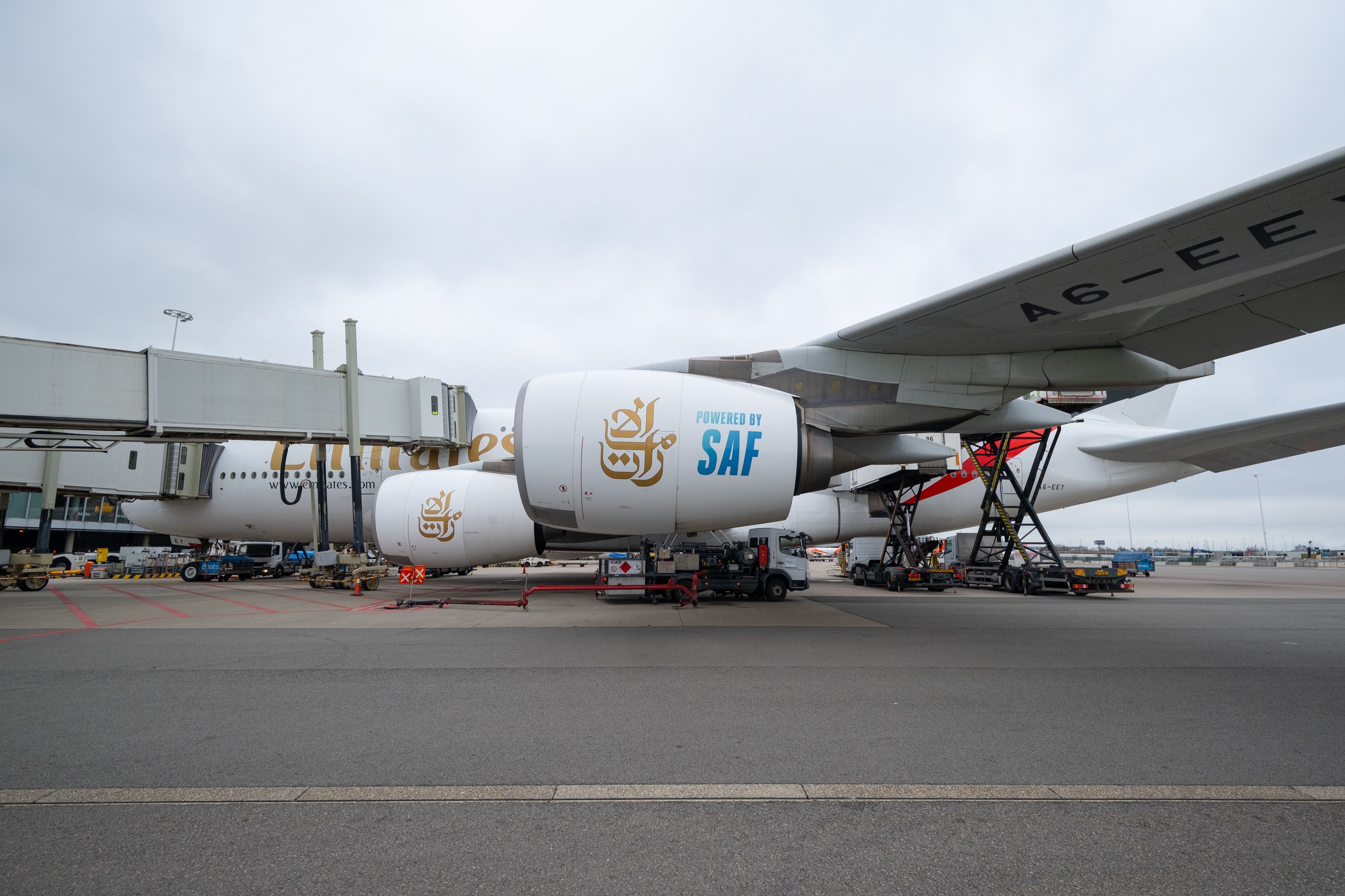 emirates adds SAF at Amsterdam Schiphol Airport