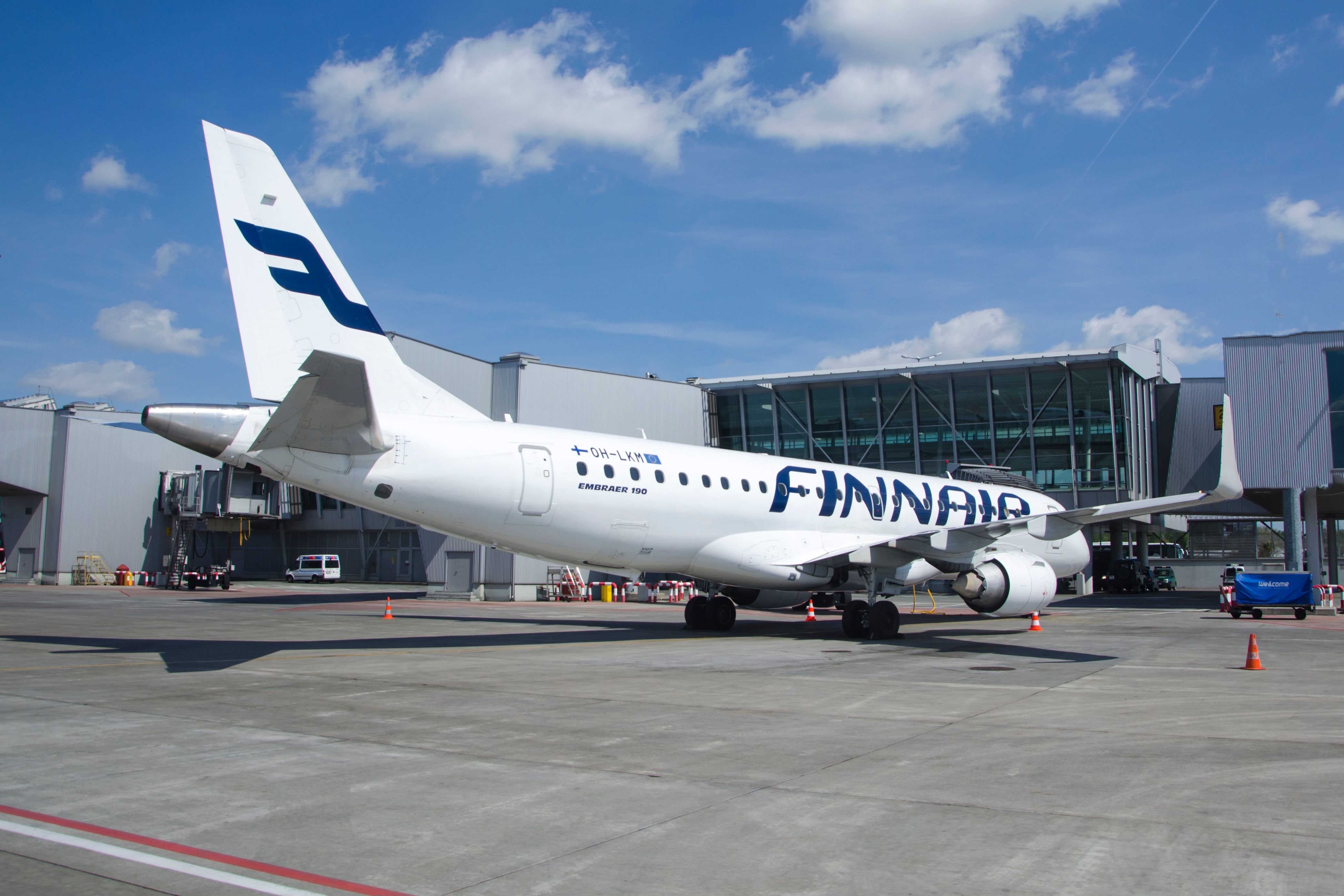 Finnair E190 at gate