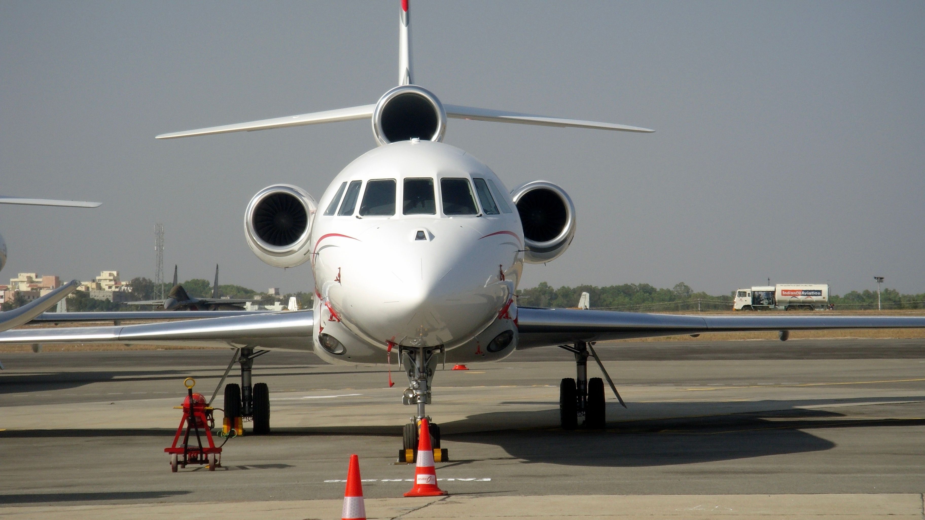 A Dassault Falcon9 900LX on an airport apron.