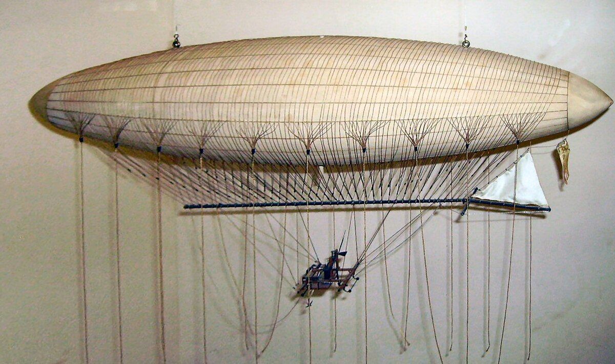 Model of the Giffard airship 