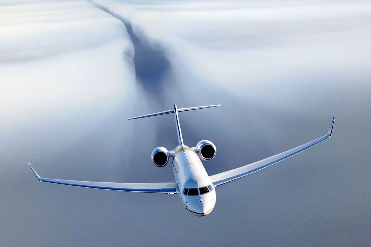 Global-8000 in flight