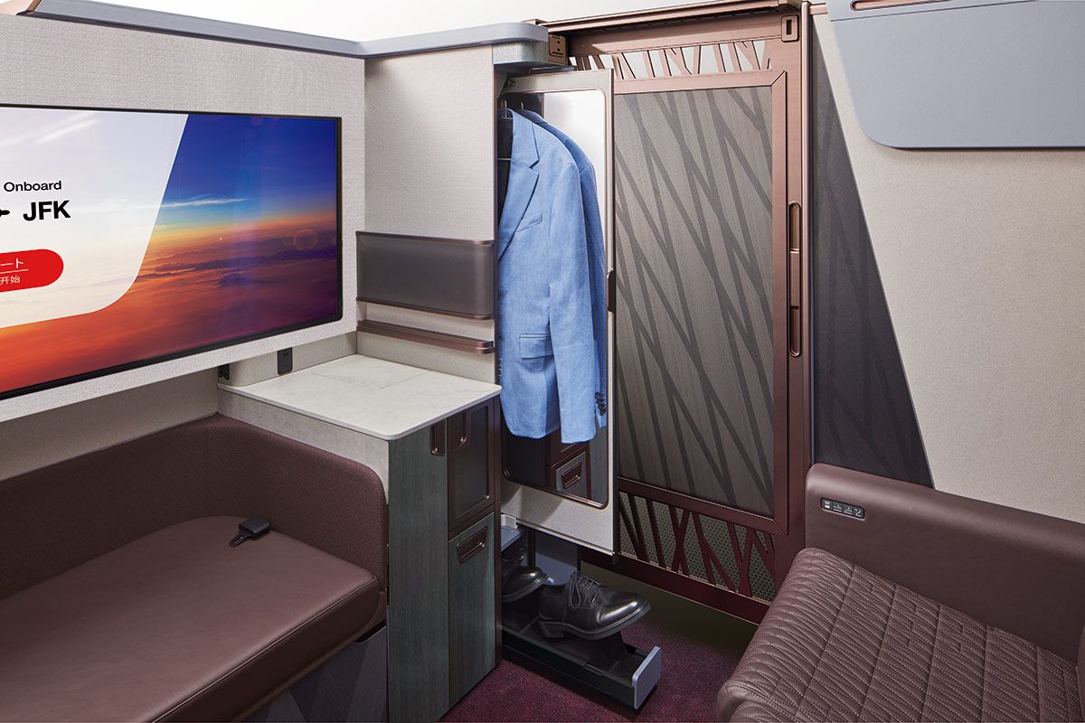 Which Airlines Have The Largest IFE Screens?