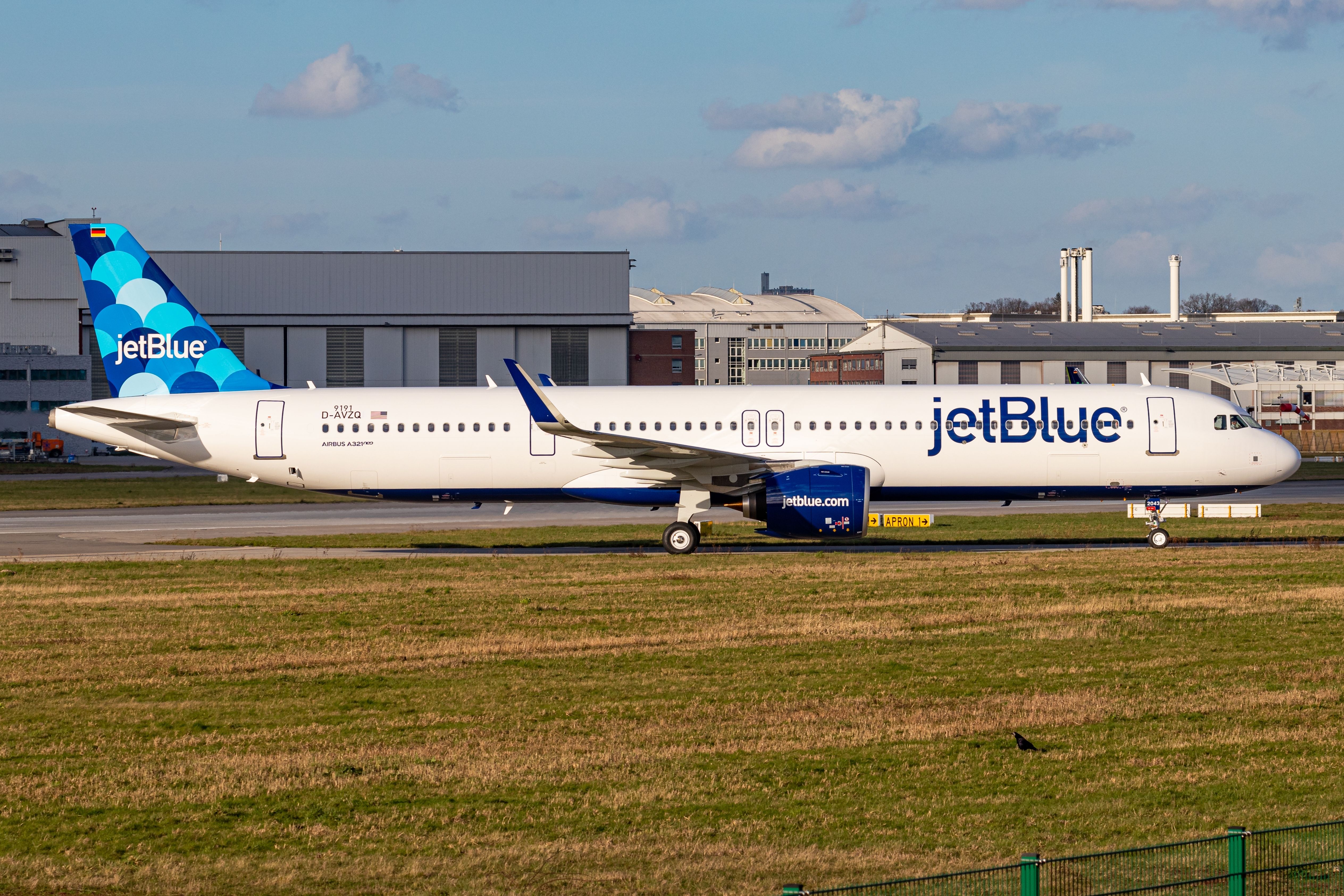 JetBlue Airbus A321neo at Hamburg XFW shutterstock_2158979677