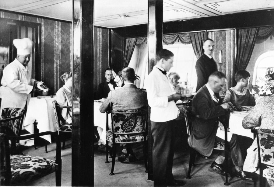 Dining onboard the Graf Zeppelin