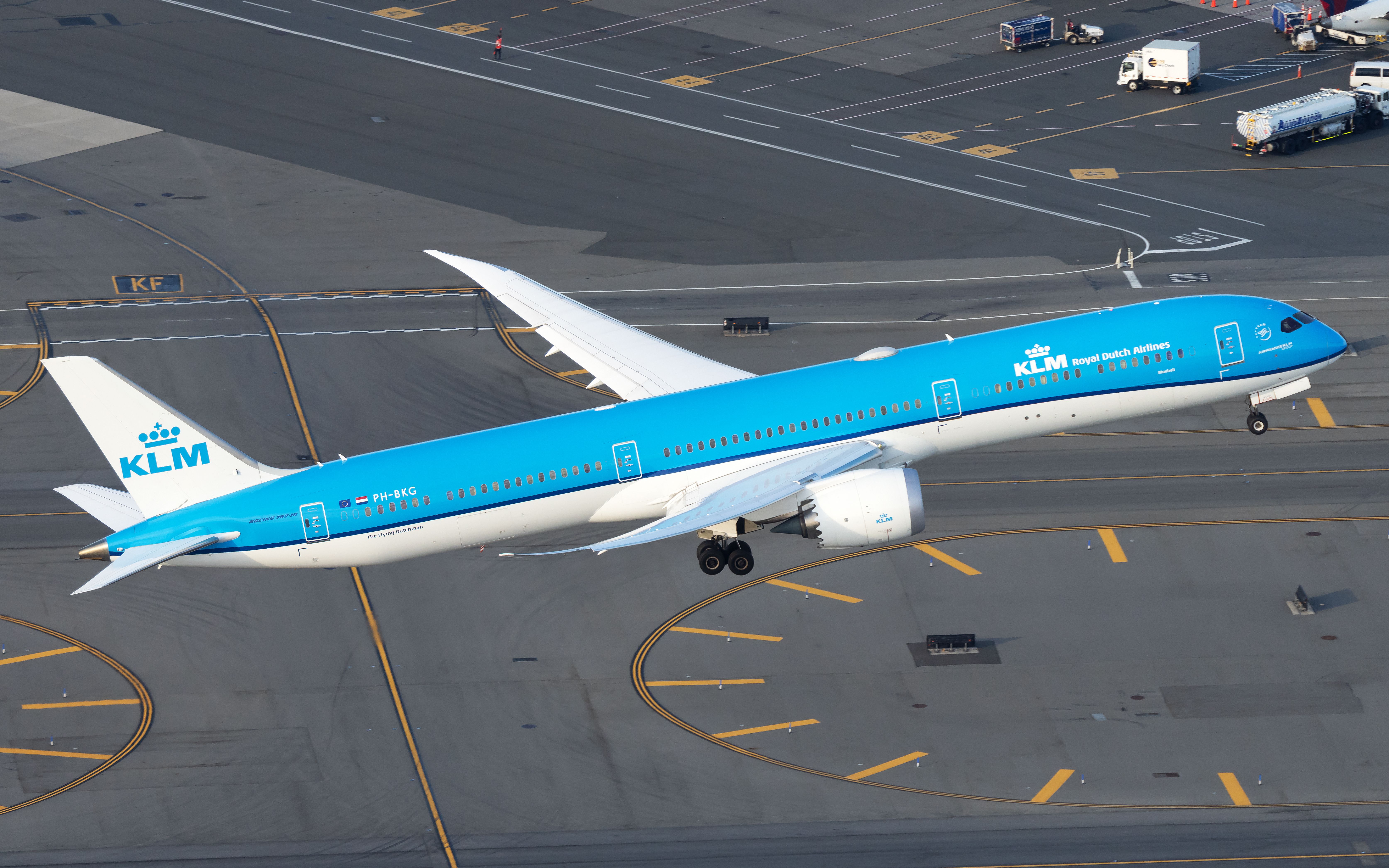 KLM Boeing 787-10 Taking Off From New York