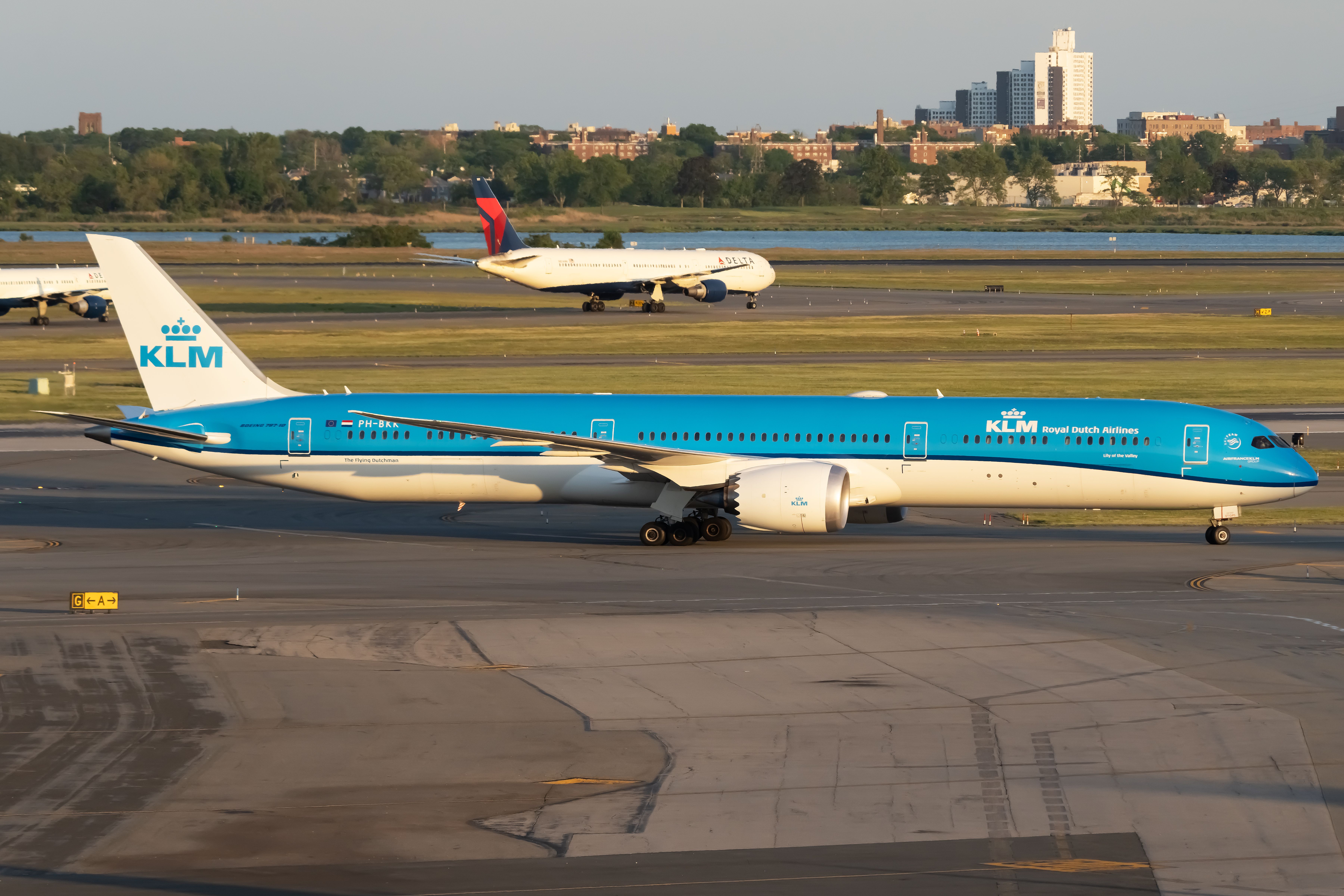 KLM Boeing 787-10 Taxiing In New York