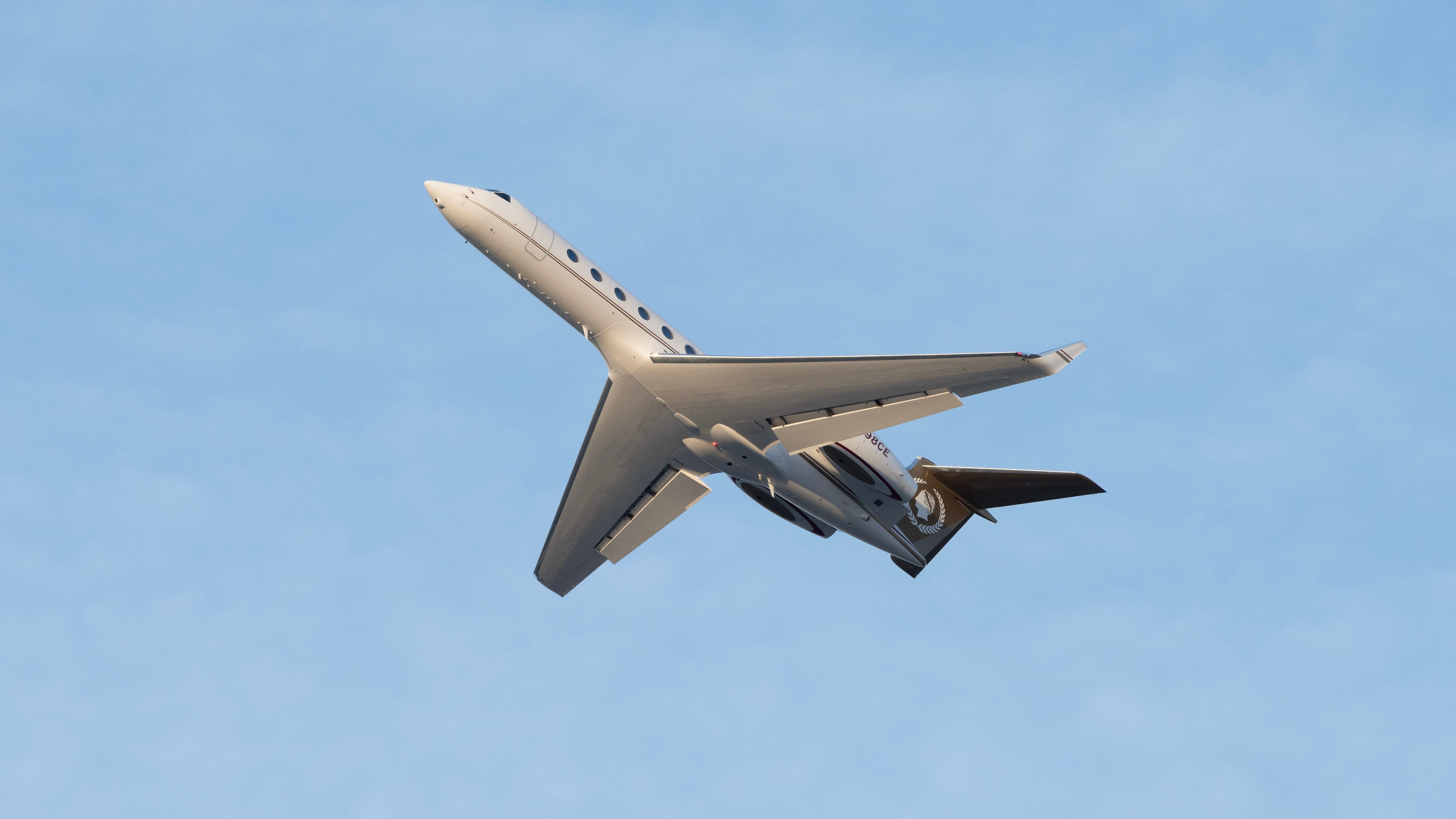 Gulfstream GV-SP take off